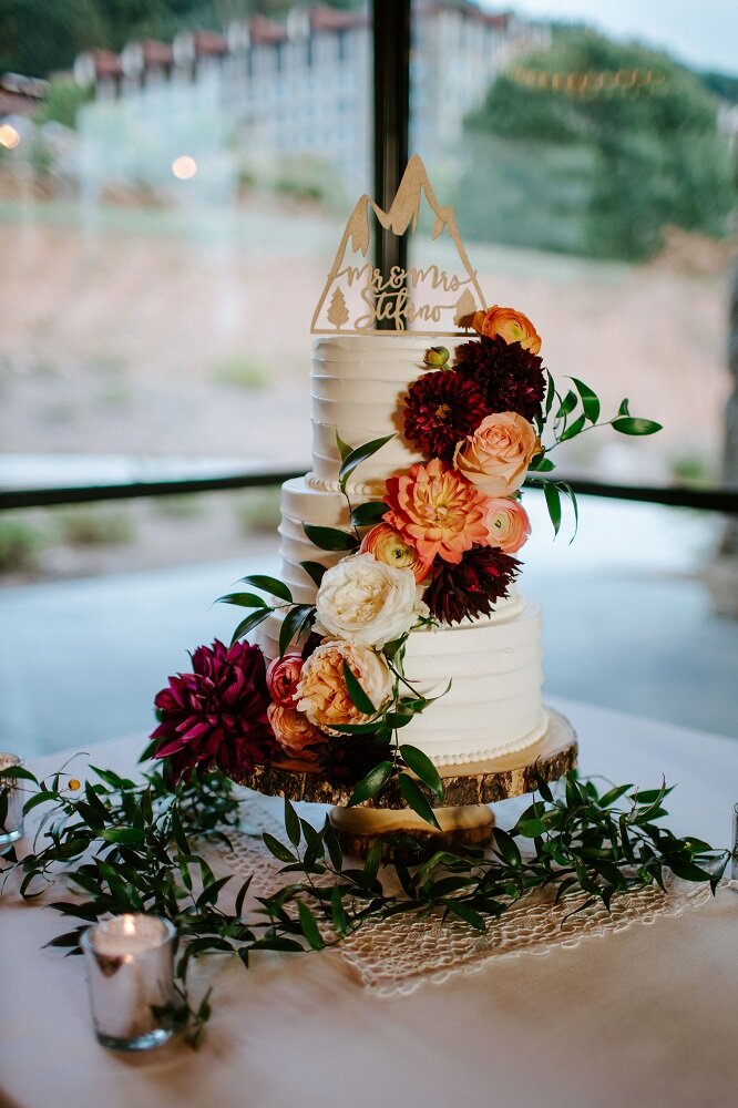 Fall_Wedding_Omni_Grove_Park_Wedding_Seely_Pavillion_Wedding_Cake.jpg