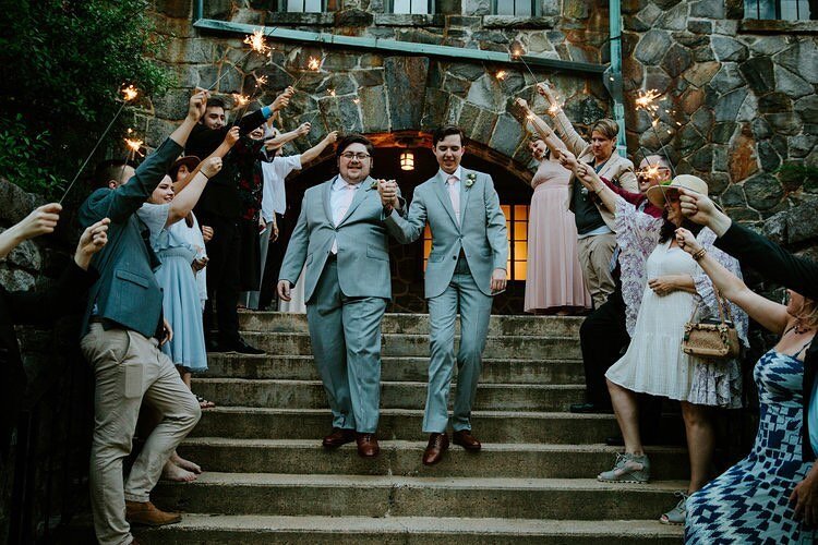 The gorgeous front staircase is one of the many coveted features at Homewood! It makes for truly amazing photo opportunities. Andrew and Scott&rsquo;s epic grand exit photos still have us amazed! 
.
@mybelovedhomewood 
📷: Chromafull
.
#homewood #car