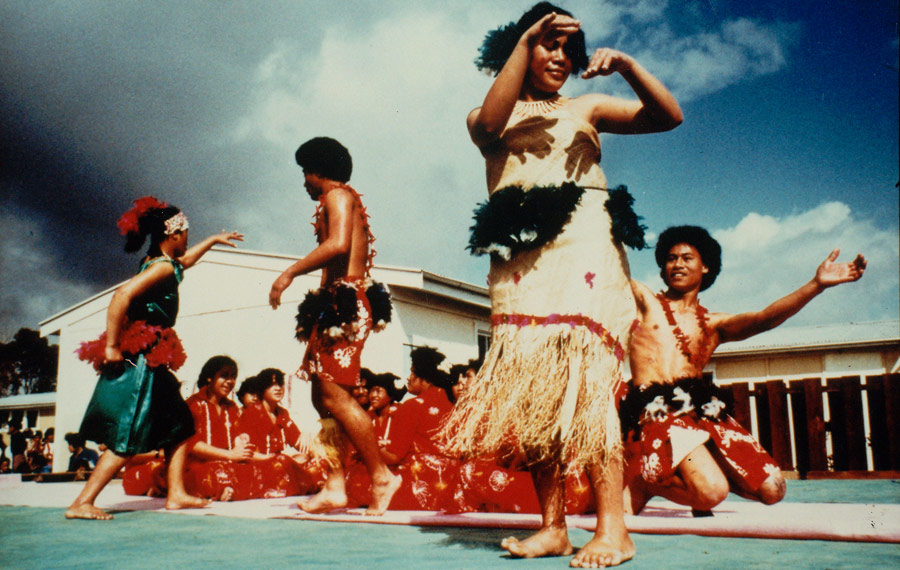 Glenn Jowitt , Auckland Secondary Schools' Maori And Pacific Islanders' Dance Festival, Hillary College, Otara, Auckland, 1981. Colour Cibachrome Print. Collection Of The Dowse Art Museum, Purchased 1984, J.W.T. Adams Bequest. Image Courtesy Of The Glenn Foundation