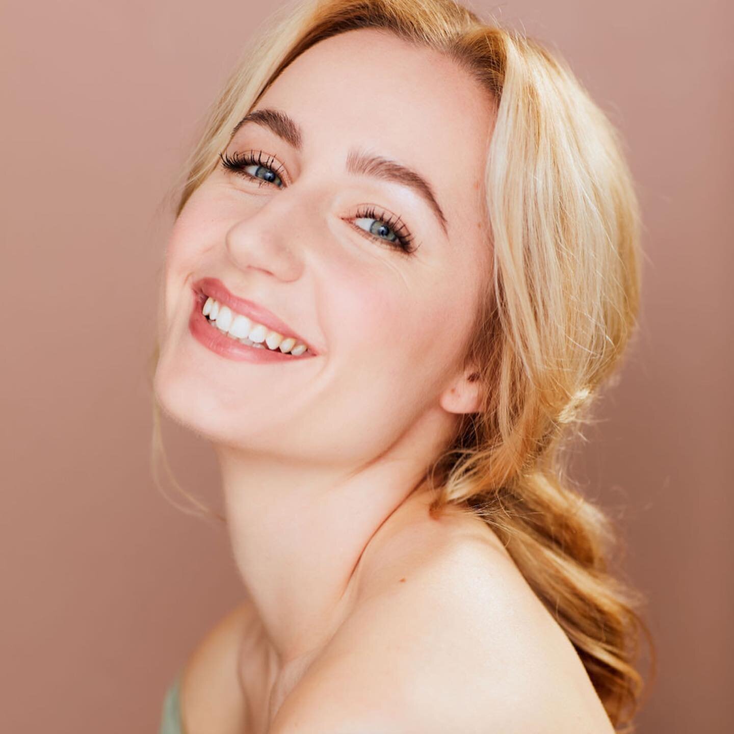 Save a glacier, bang to March of the Penguins. 🧊🙏 🐧

📸: @emilylambertpics 
💄: @brad_laskey_makeup 
.
.
.
.
.
.
#penguinsofinstagram #glaciersofinstagram #titanic #quack? #headshotphotography #nyctheater #strawberryblonde  #musicaltheatre #newyor