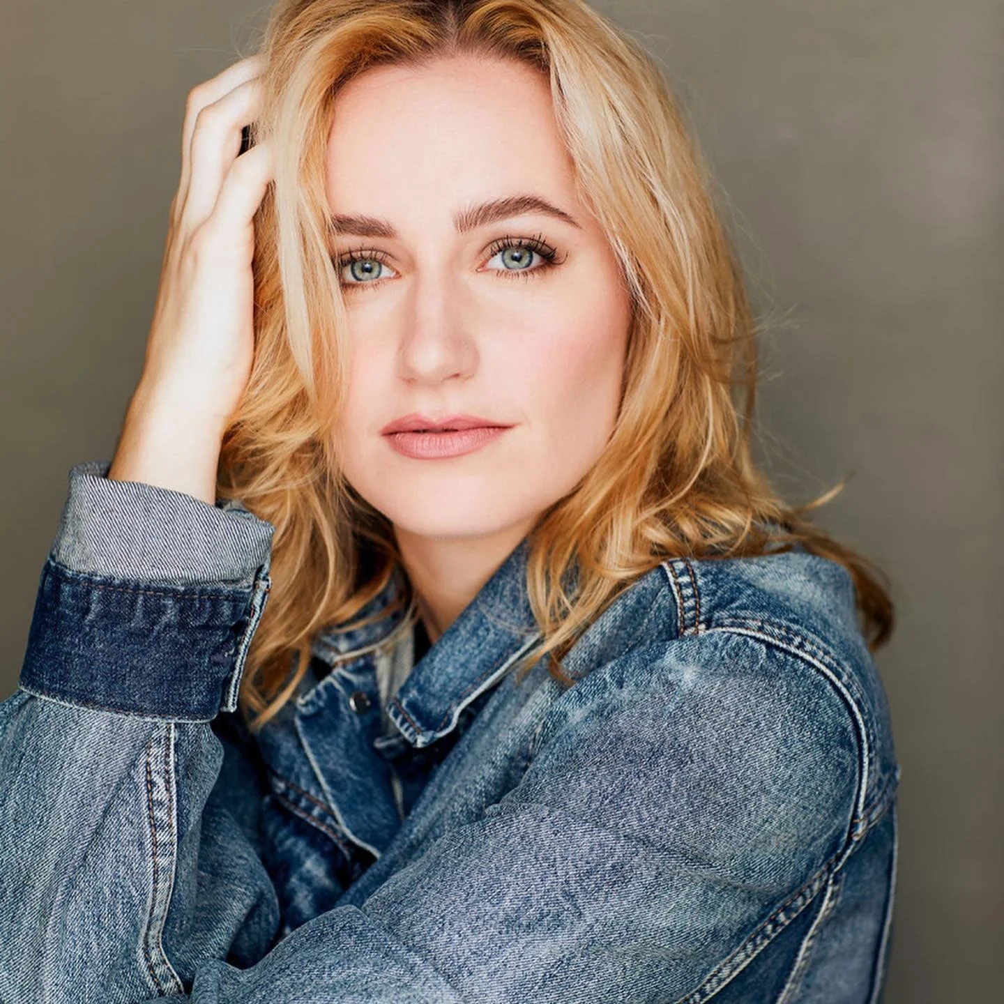 When the insurance guy is trying to explain Cobra ☹️🛟🚑

📸: @emilylambertpics 
💄: @brad_laskey_makeup 
You know this is @dustincrossdesigns jean jacket 😂❤️
.
.
.
.
.
#hillarytried #butyouguyssaidno #universalhealthcare #acceptingdonations #myvemo