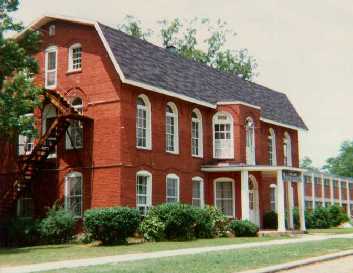 Russell Hall(1981)