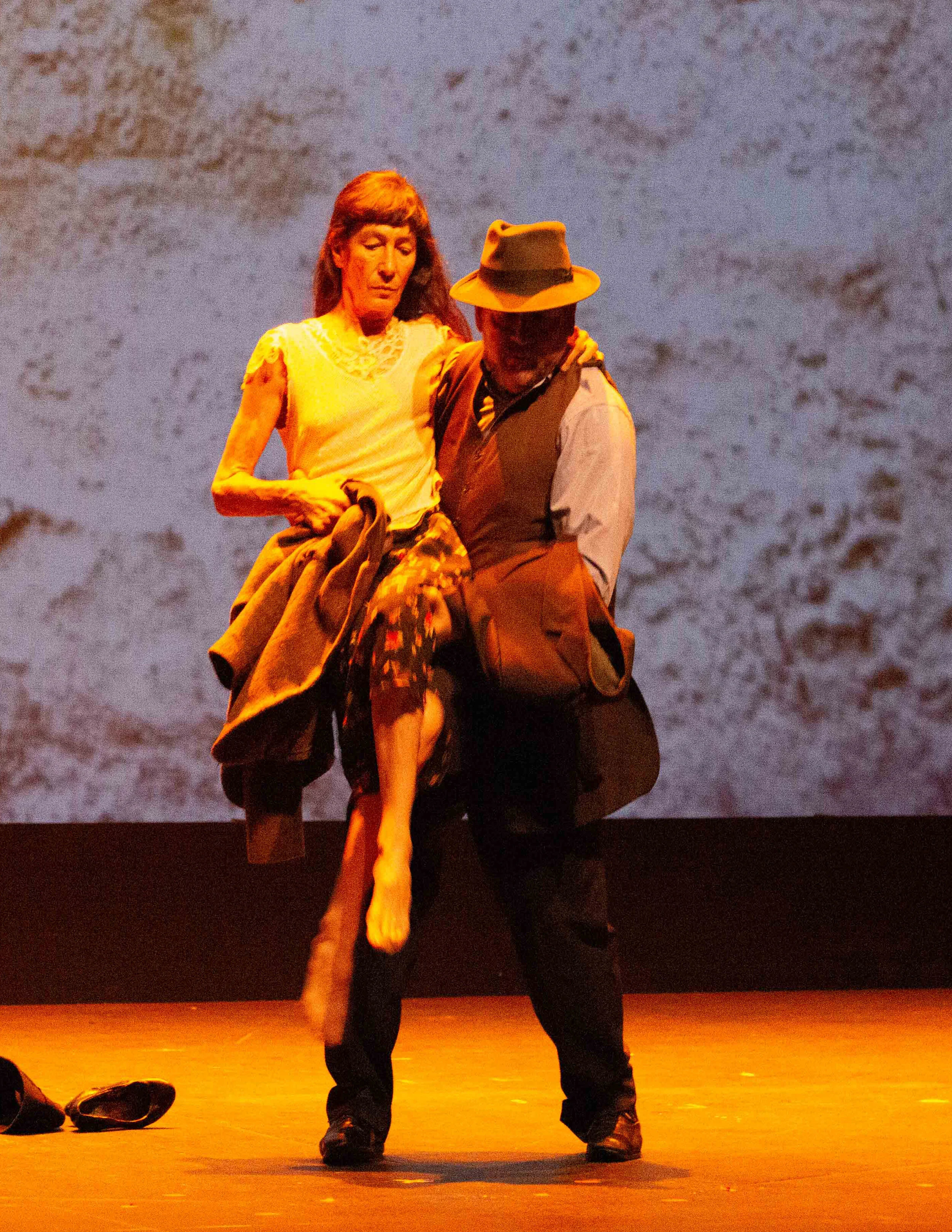 El abrazo,  Dir. Carmen Werner y Leyson Ponce