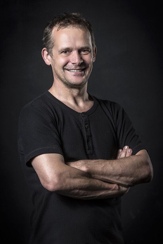 ARTE Y TECNOLOGÍA DIGITAL REALIDAD Y CUERPO VIRTUALES EN TIEMPOS DE CRISIS PANDÉMICA POR COVID-19