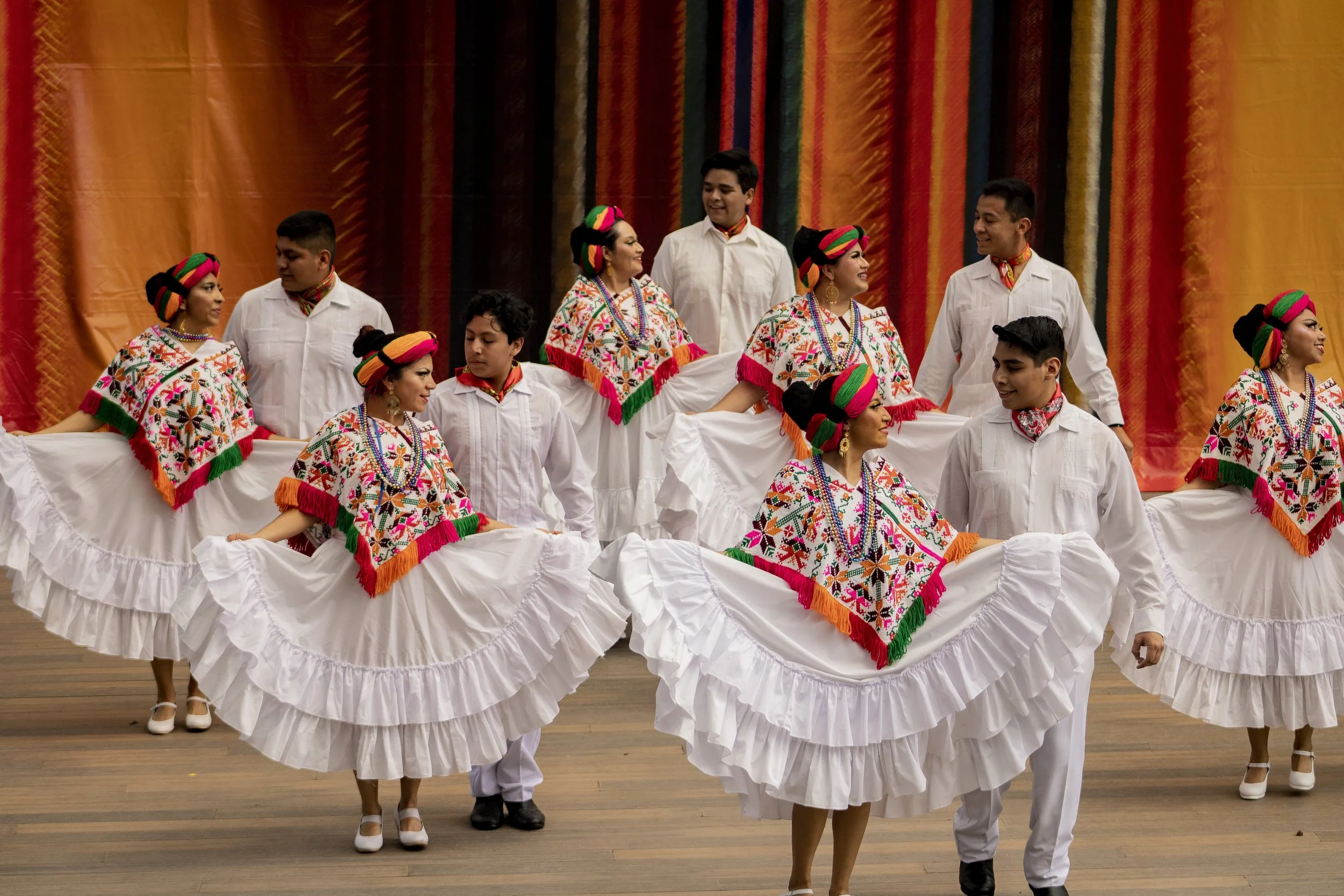 Encuentro de Folklor Universitario - CANTO A LA TIERRA, DANZA A LA VIDA. Una mirada a los orígenes, tradiciones y realidades de México