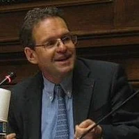 Crise des Démocraties Européennes : Comprendre avant de Dénoncer