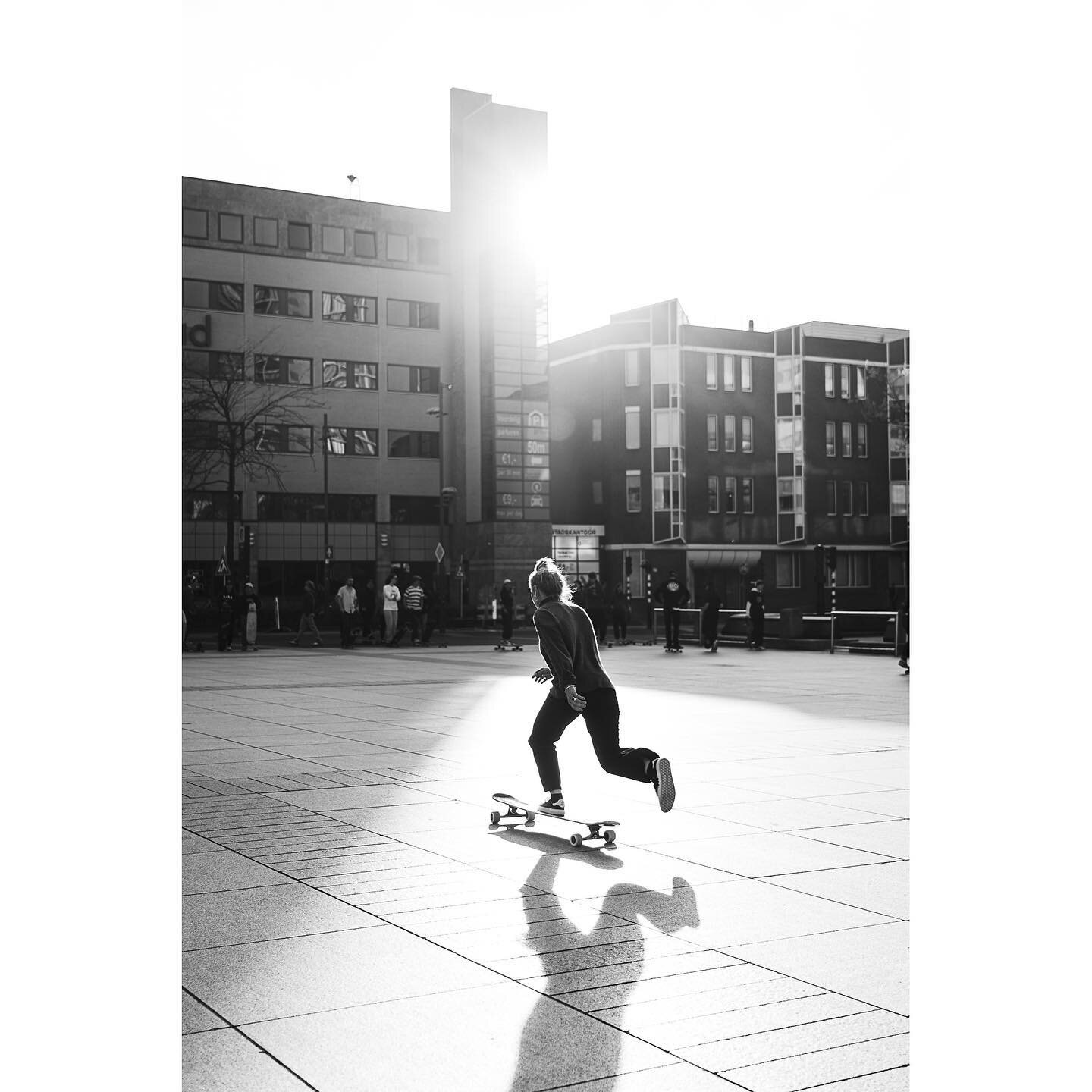 Still pushing
.
This little moment, when the very crowed spot at @soyoucanlongboarddance is empty for a second and @antonine_ch pass by&hellip; Little special, and a pleasure to share 🫶
.
.
.
.
.
.
#keeppushing #pushingforward #skatepush #momentofpe