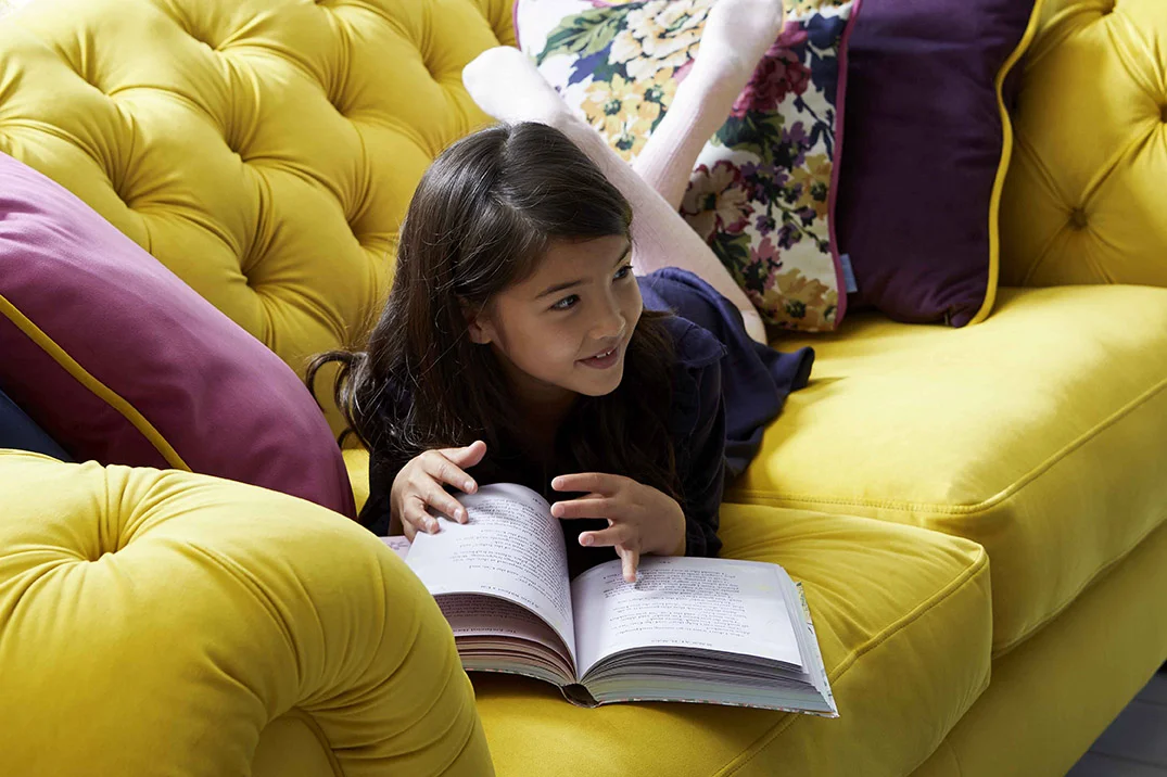DFS_Joules_ModernChesterfield_NoXmas_Models_46_RT.jpg