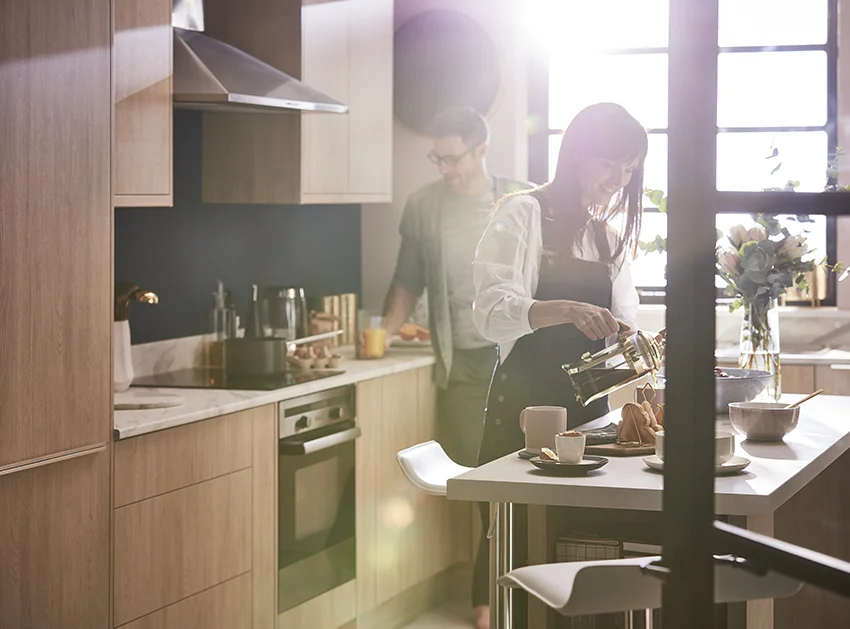 Inspire_Kitchens_ChiaLightOakEffectSlab-moment_2018_LS.jpg