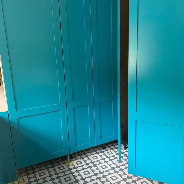 A first coat on a gorgeous bold utility, I cannot wait to see the finished room. The colour is 😍. #utility #utilitygoals #utilitywow #shakerstyle #shakerstylekitchen #shakerkitchencabinets #newkitchen #kitchenremodel #kitchengoals #handmadekitchen #