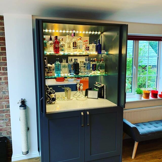 It&rsquo;s the weekend! Yay! Drinks anyone? This bespoke gin/drinks cabinet would be a perfect addition to any weekend..... hide and slide doors give a wonderful serving space and the built in wine cooler and wine rack mean everything is so easily to
