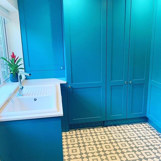 So excited to see this gorgeous utility finished and in use, we&rsquo;ve transformed a basic empty space into a gorgeous but really functional utility/boot room. It looks amazing 😍 #utilityroom #utilitygoals #newutility #bootroom #bootroomideas #sha