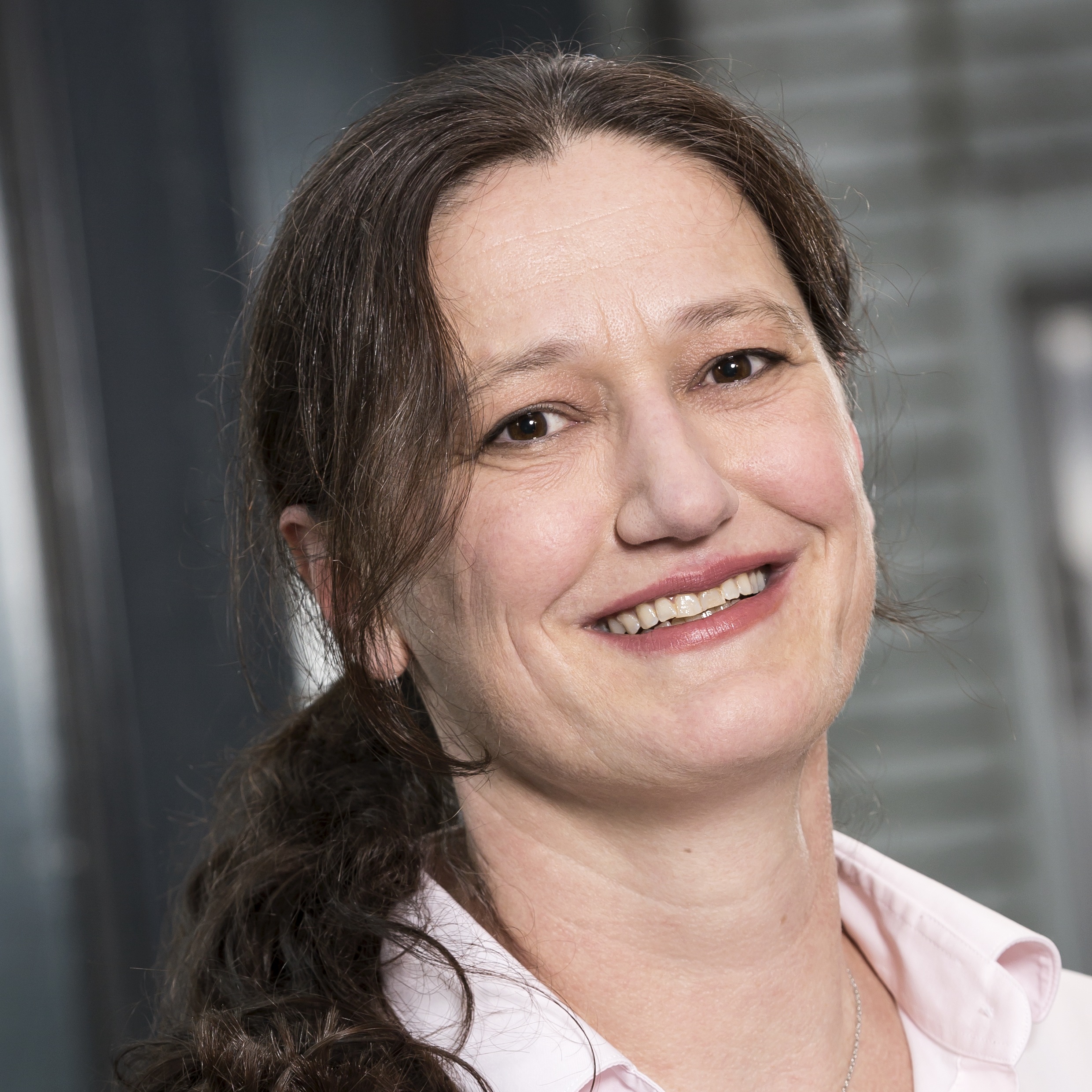 Dr. Lucienne Krosse
