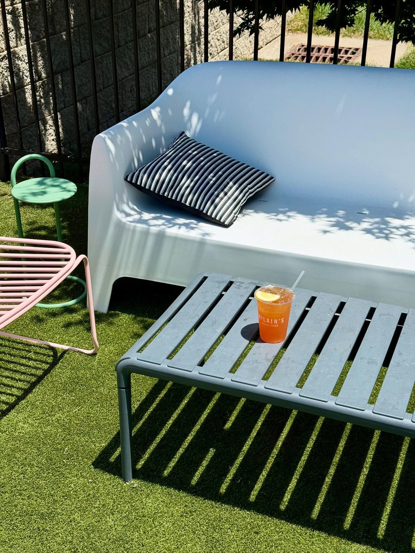🍓🍑 Get tan on the patio with your peachy palmer and enjoy a strawberry poptart while you&rsquo;re at it! Strawberry poptart here through July! ✨