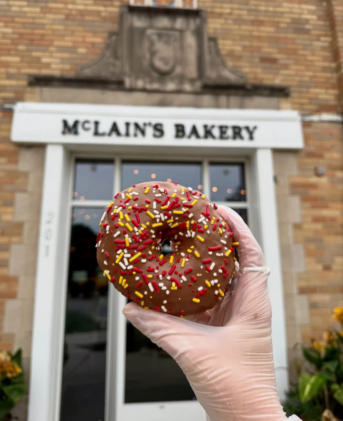 ❤️💛 HAPPY RED FRIDAY!!! Limited stock of Chiefs pastries and cookies in stores! We already sold out of royal iced here at Waldo so get to your closest location quick! And check out our latest post on @mclainsbakerykc for an update on the Chorizo Bow