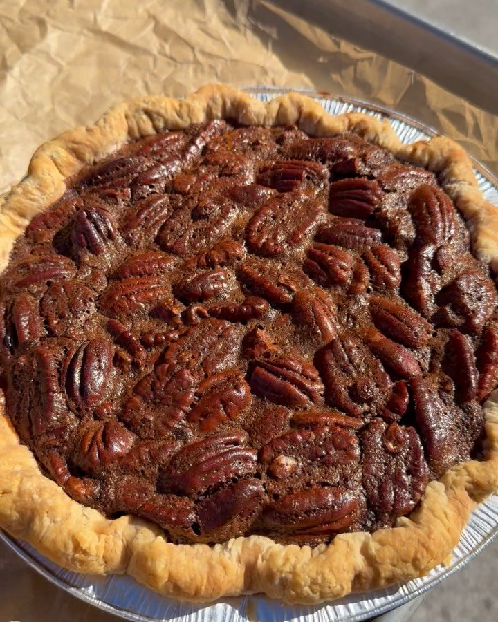 🥧 DONT FORGET THE PIE!!! 🦃 preorder at mclainskc.com or tap the link in our bio
