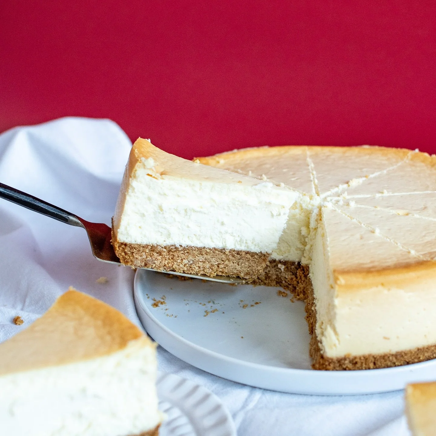 🍴🍰 ICYMI the Deluxe Classic Cheesecake is also on our holiday menu! Try the exclusive @1587prime cheesecake at your holiday celebration! ✨ Tap the link in our bio to pre-order yours!!!!