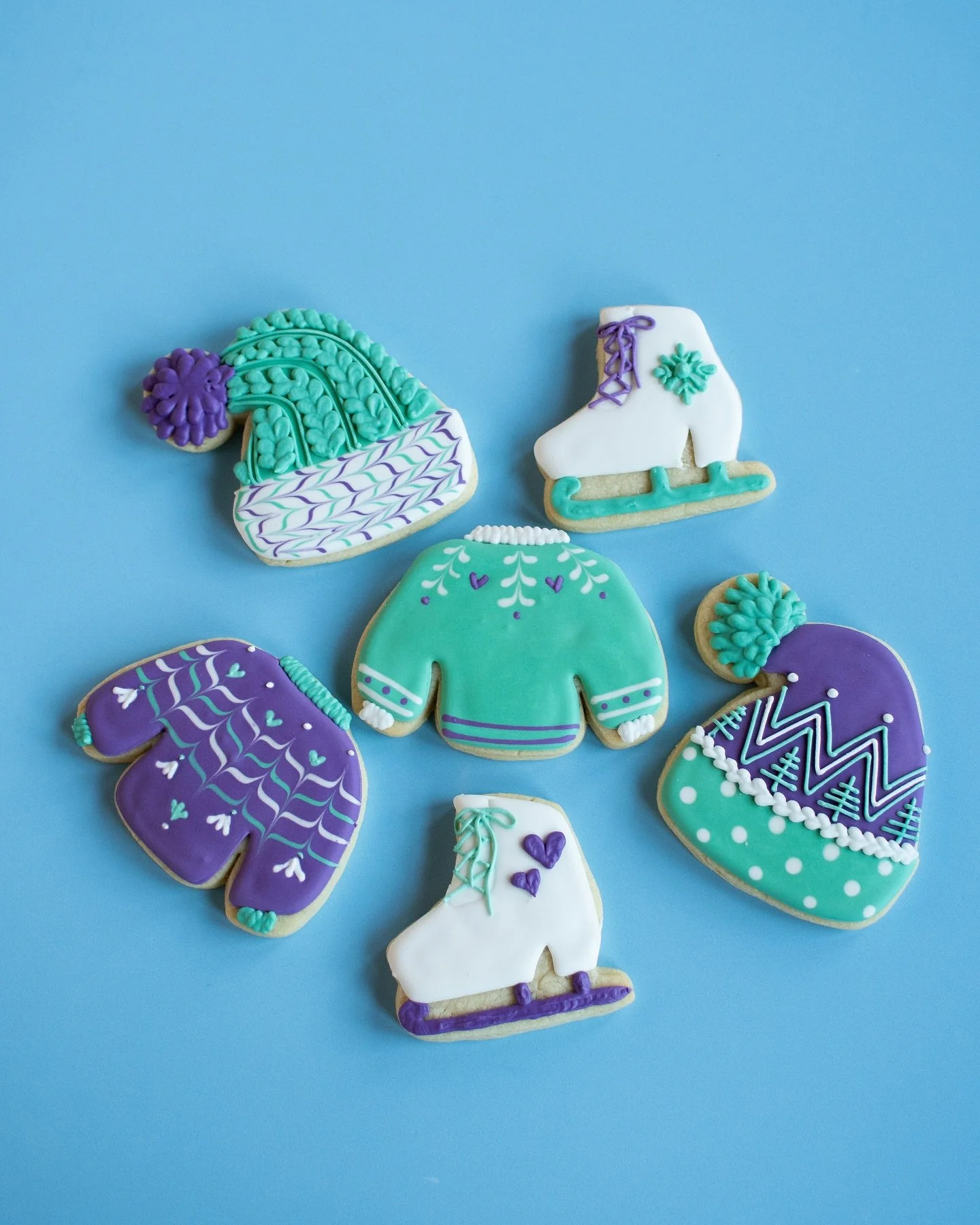 🎁 Tickets to our decorating class make the perfect gift! We have three classes in January, with one being a cake decorating class! 🎂 Tap the link in our bio to get tickets and more information! ❄️