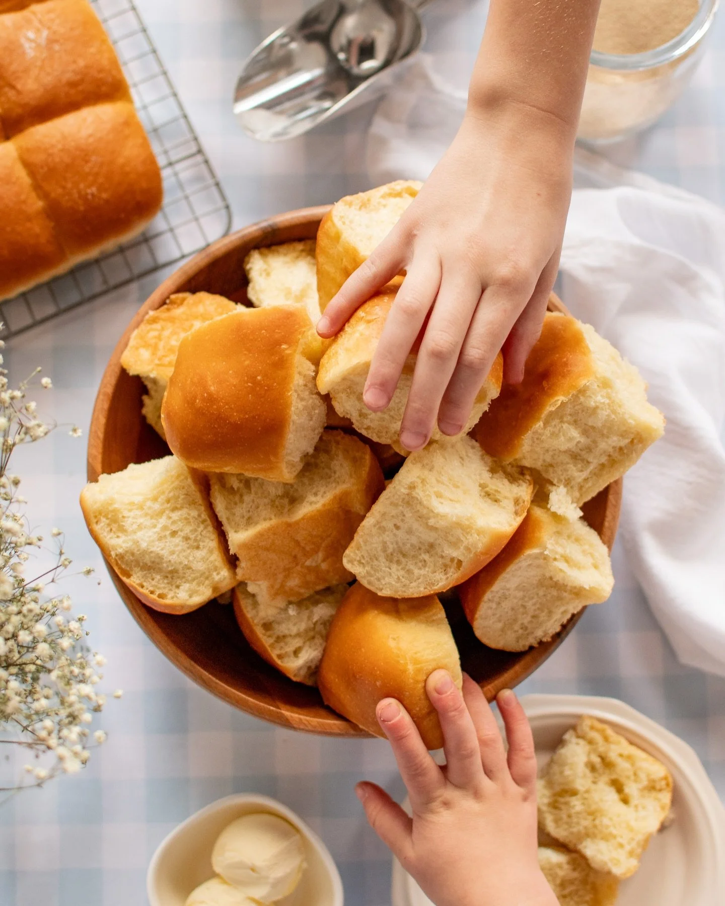 👀 Quite possibly the most coveted item on the Easter dinner table. Our pull apart rolls are an easy way to knock one thing off your list! Baked fresh daily and only $8.50! Tap the link on our bio to pre-order yours!

🥕 Trust us, you do NOT want to 