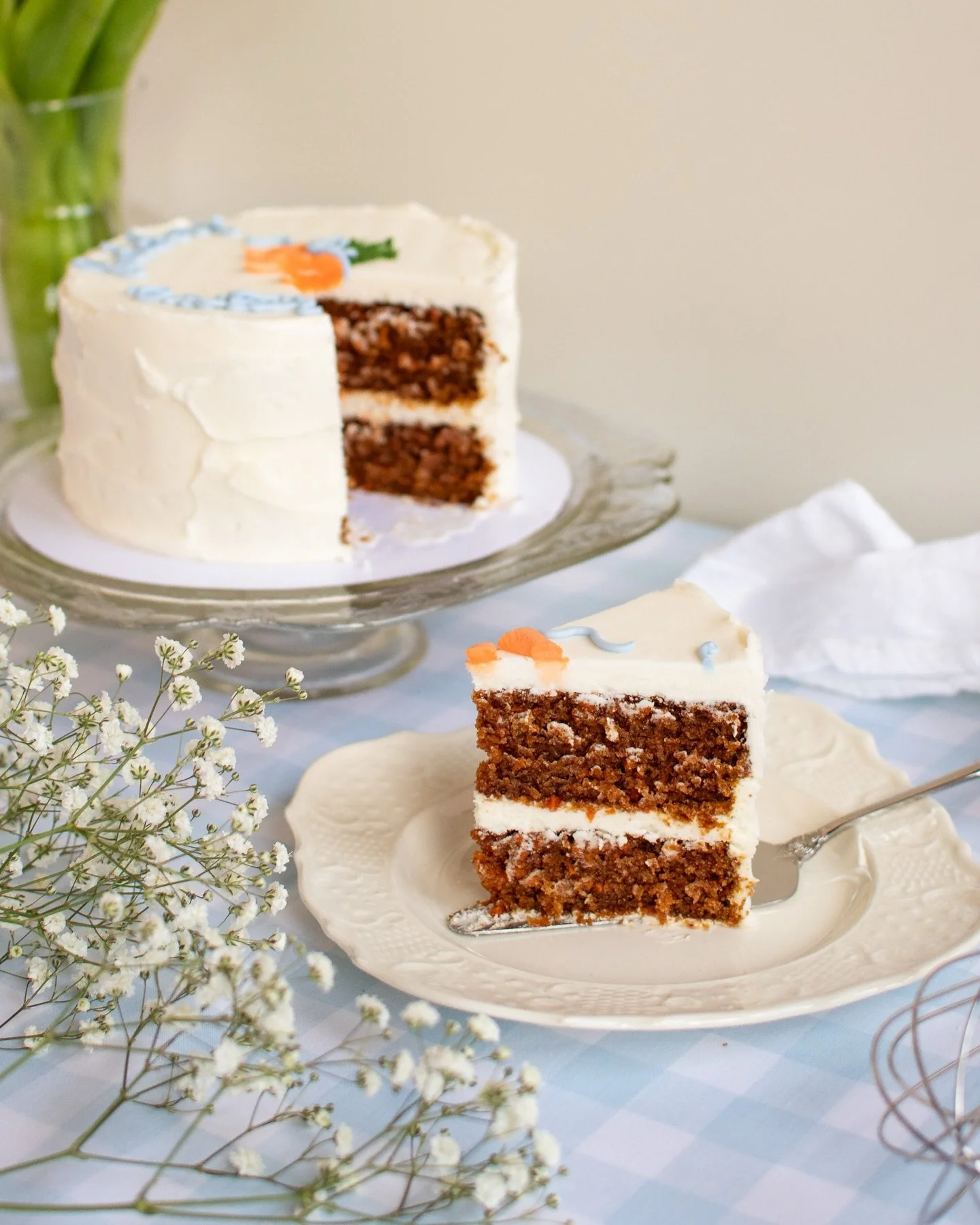🥕 whether you like your carrot cake in cake or cupcake form I think we can all agree that it&rsquo;s best with cream cheese frosting! find this carrot cake and cupcake set at the link in our bio! ✨