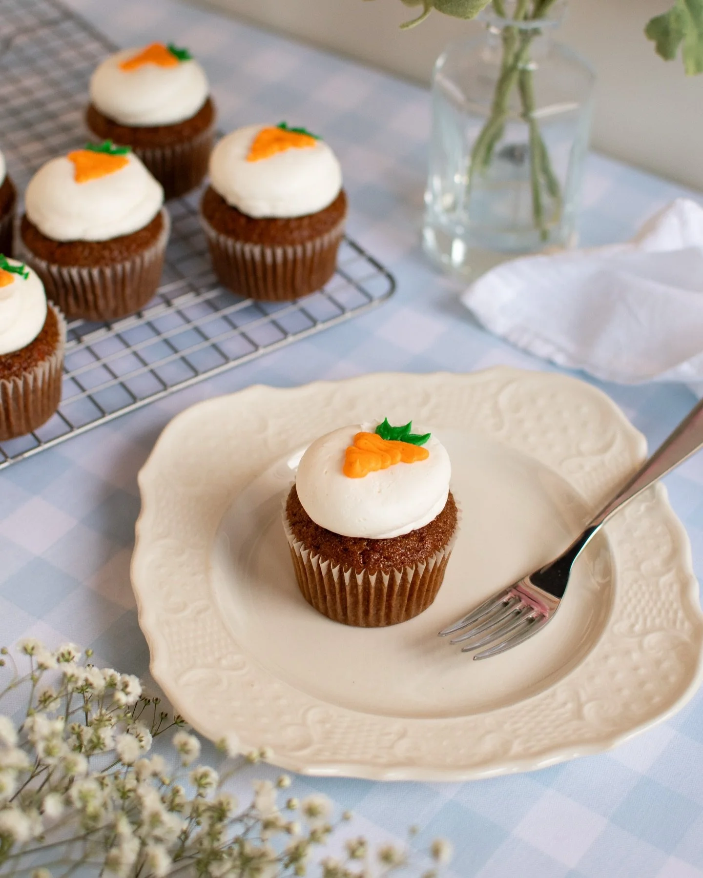 🥕 Carrot Cupcake Set - six carrot cupcakes topped with cream cheese frosting!
🪺 Easter Pull-Apart Cupcake Set - six vanilla cupcakes with vanilla buttercream decorated like an Easter egg!

🍰 Find both for $18 on our Easter menu at the link in our 