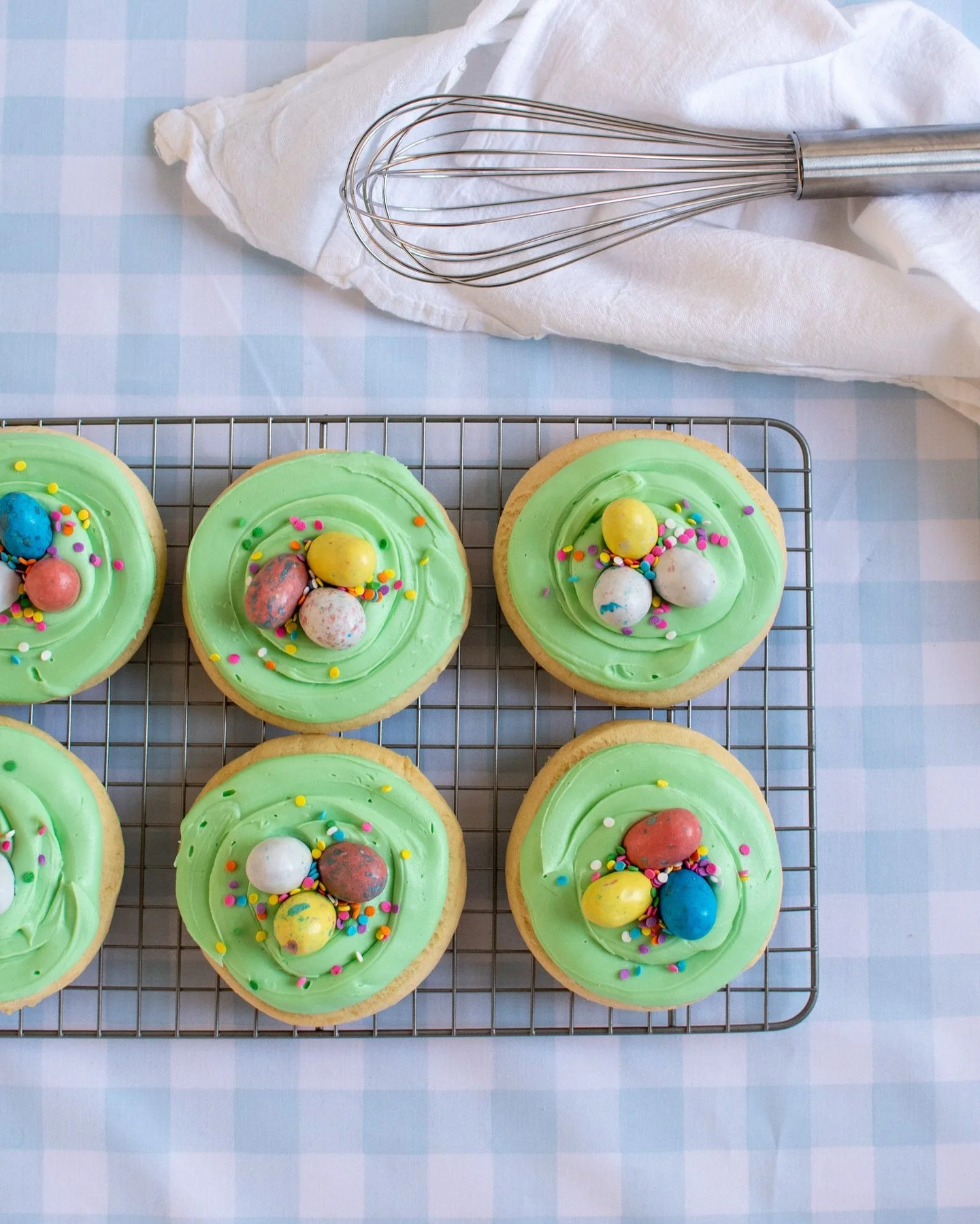 🪺 The Easter Buttercream Cookie Set comes with 8 sugar cookies topped with our classic buttercream frosting and candy eggs! Tap the link in our bio to place your pre-order today! 

🥕 Reminder that we will be closed Easter Sunday! (4/5)