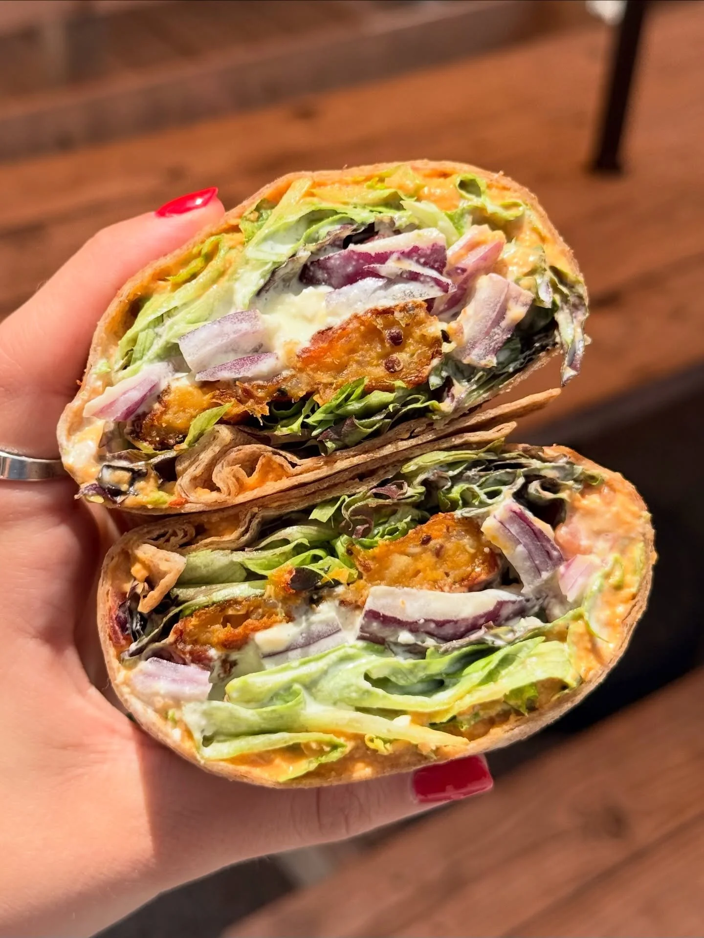 🌯 blessing your morning with some market wrap magic 🪄 

🍠 sweet potato quinoa falafel, spring mix, tomato, red onion, feta, hummus, and cucumber dressing all wrapped in a tortilla. Available for lunch starting at 11!