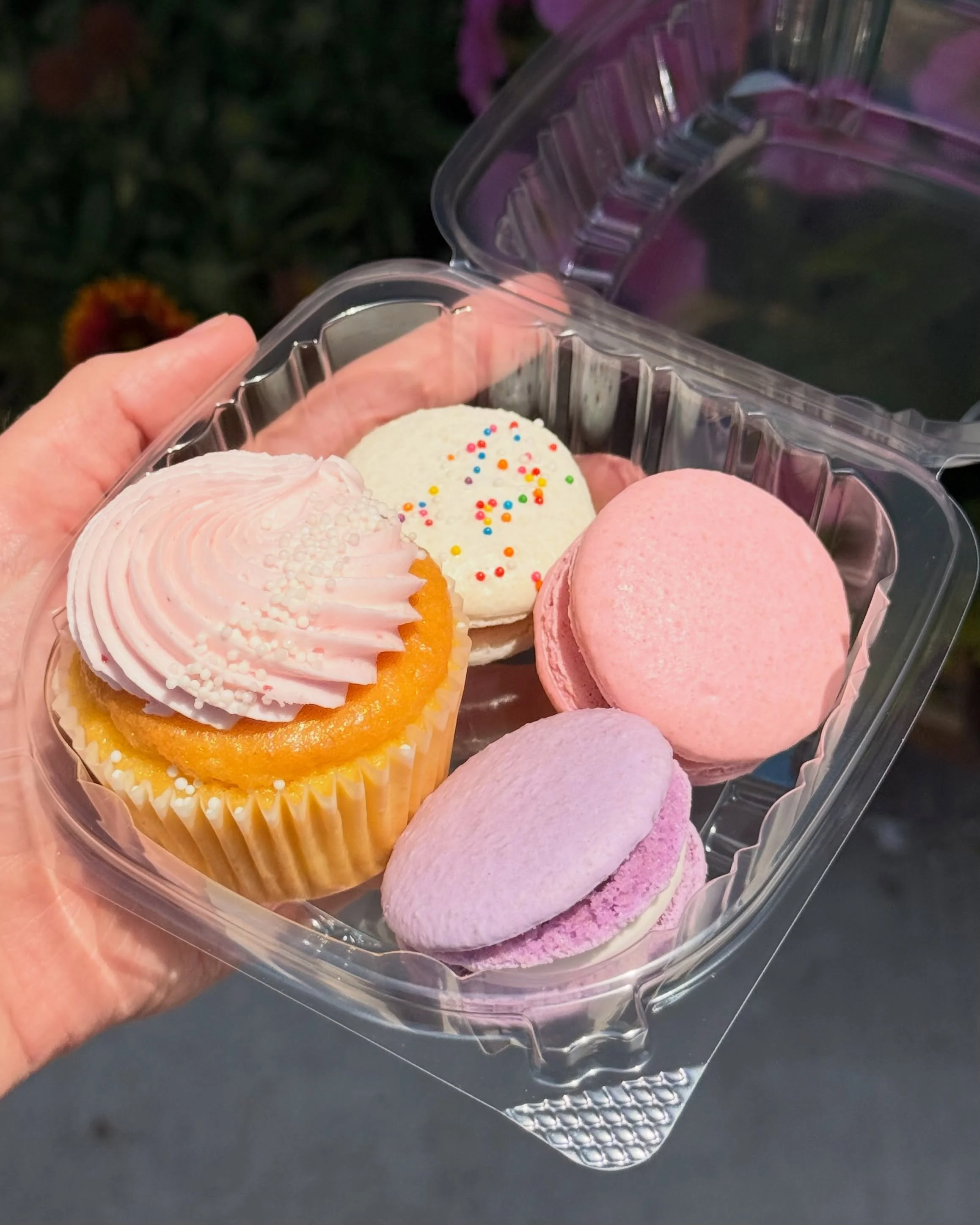 new gluten friendly items in the dessert case for summer ☀️ 

🧁 lemon cupcake + raspberry cream cheese frosting

💗 raspberry, cherry, and lavender french macarons!