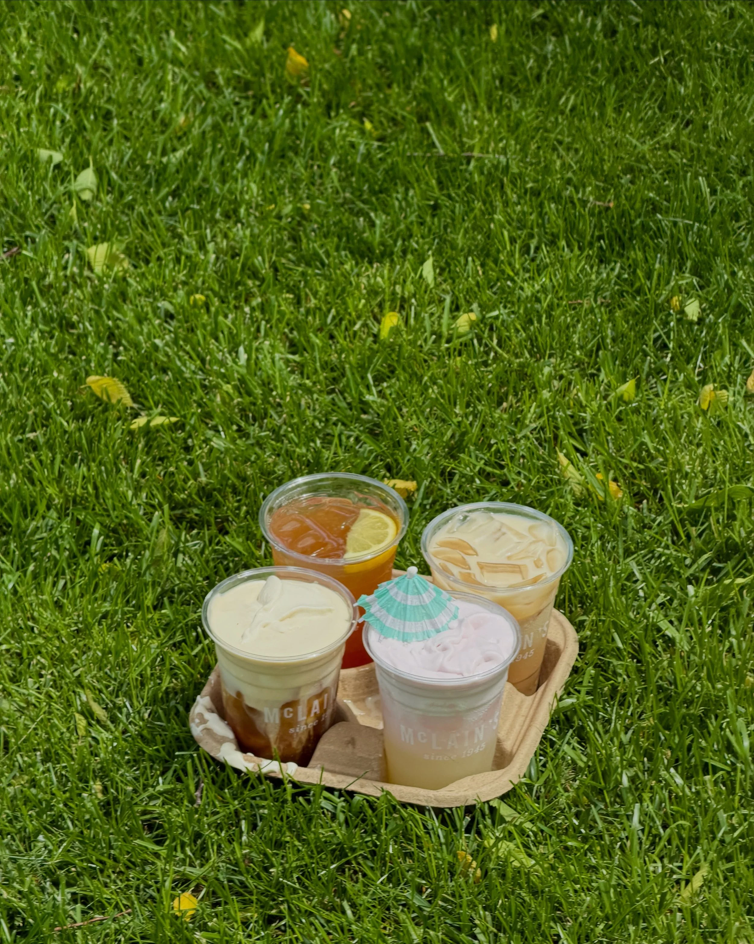 ☀️ Summer drinks are here! 

🍺 THE PINT - Closest to a pint of guinness you can get before noon in missouri! Cold brew with hickory smoke syrup, topped with a dulce de leche cold foam!

🏖️ SUMMER VACAY - white peach lemonade with
dragonfruit cold f