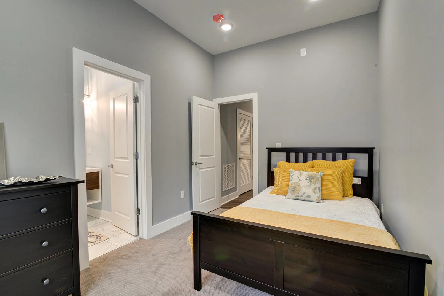 (17)6610 Germantown Ave-large-001-2-34-1500x998-72dpi.jpg