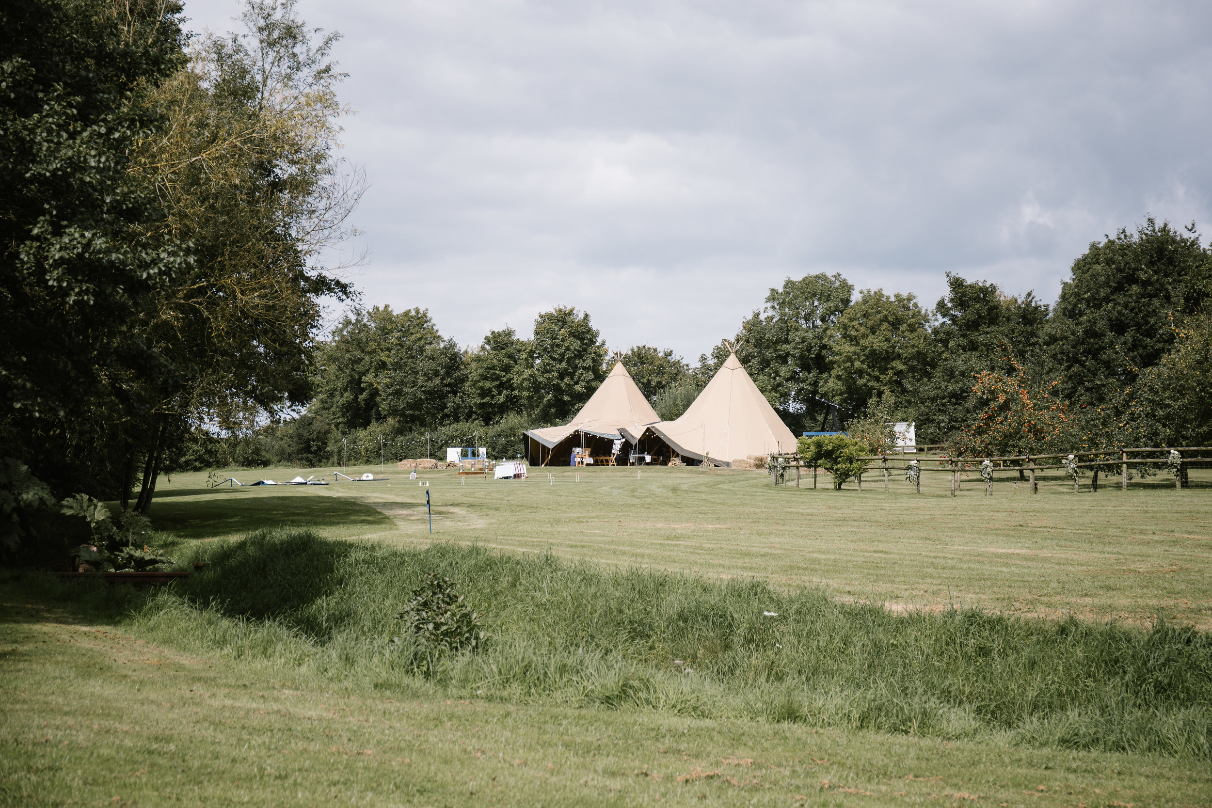 tipi back garden wedding in somerset with lawn games and homemade bar