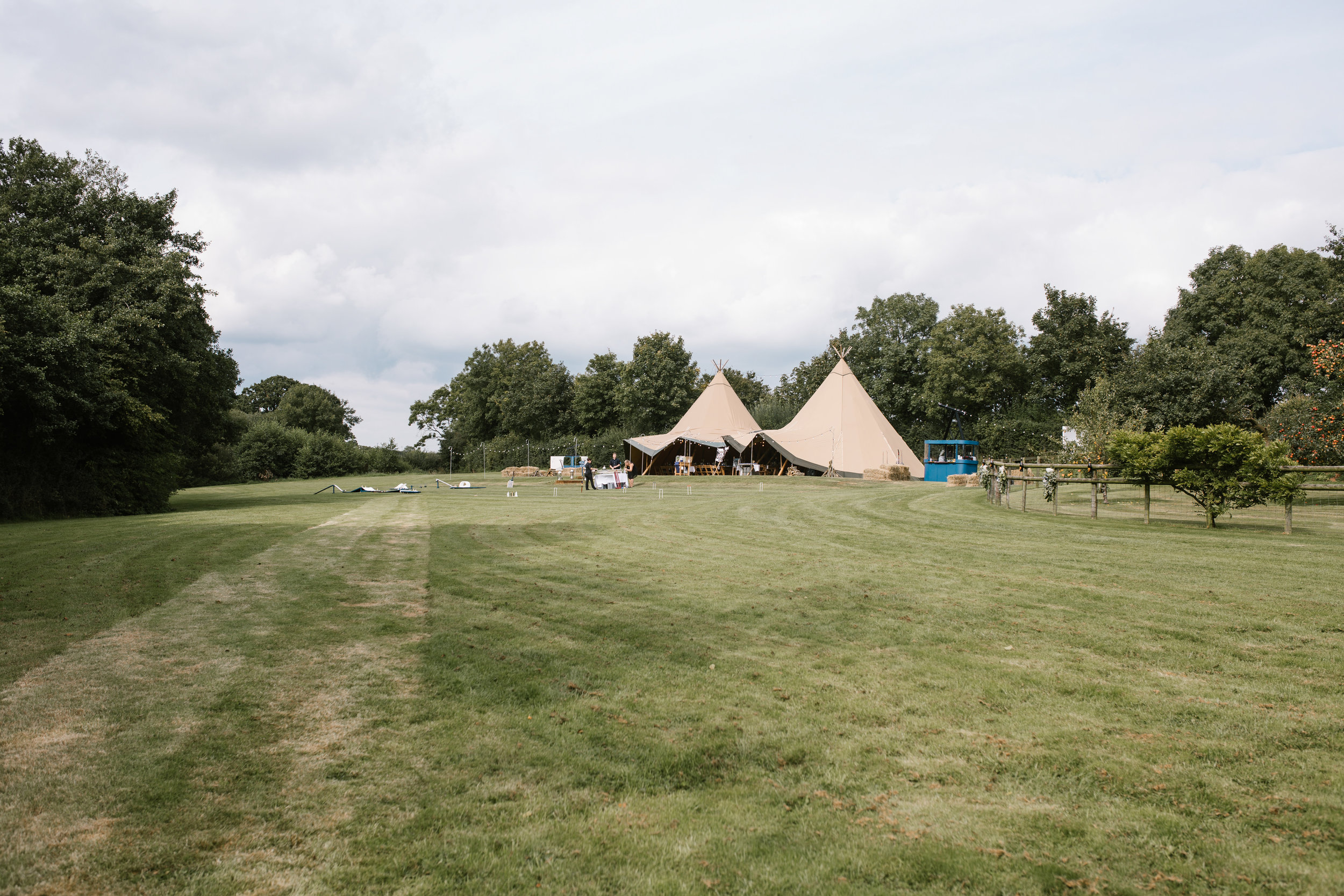 tipi boho wedding 