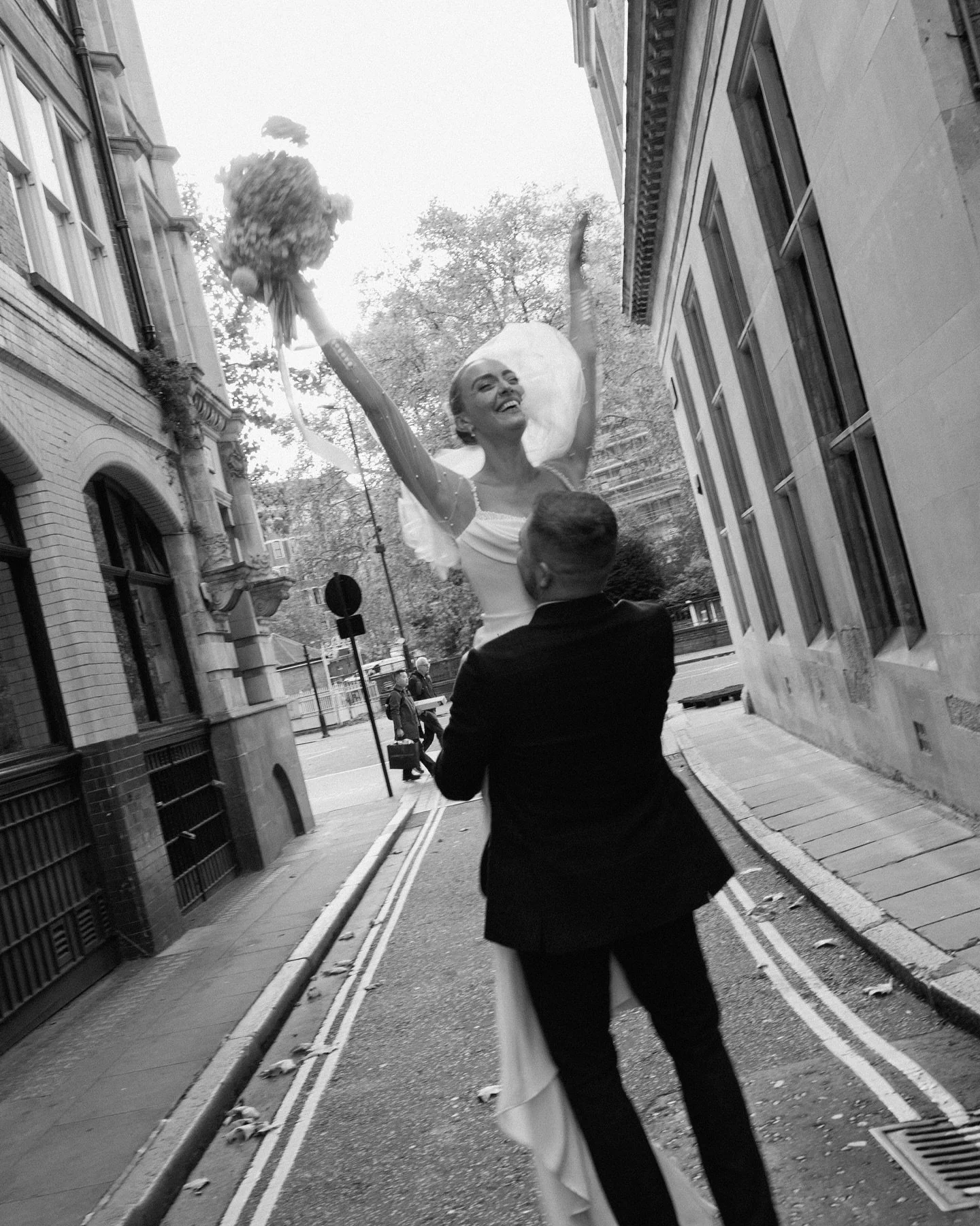 When you have a November wedding and the sun comes out to play! 

K+T, had such a gorgeous, relaxed day from start to finish. A ceremony at Hackney Town Hall, a route master to take everyone to Balfour St Barts in Farringdon, for an afternoon of good