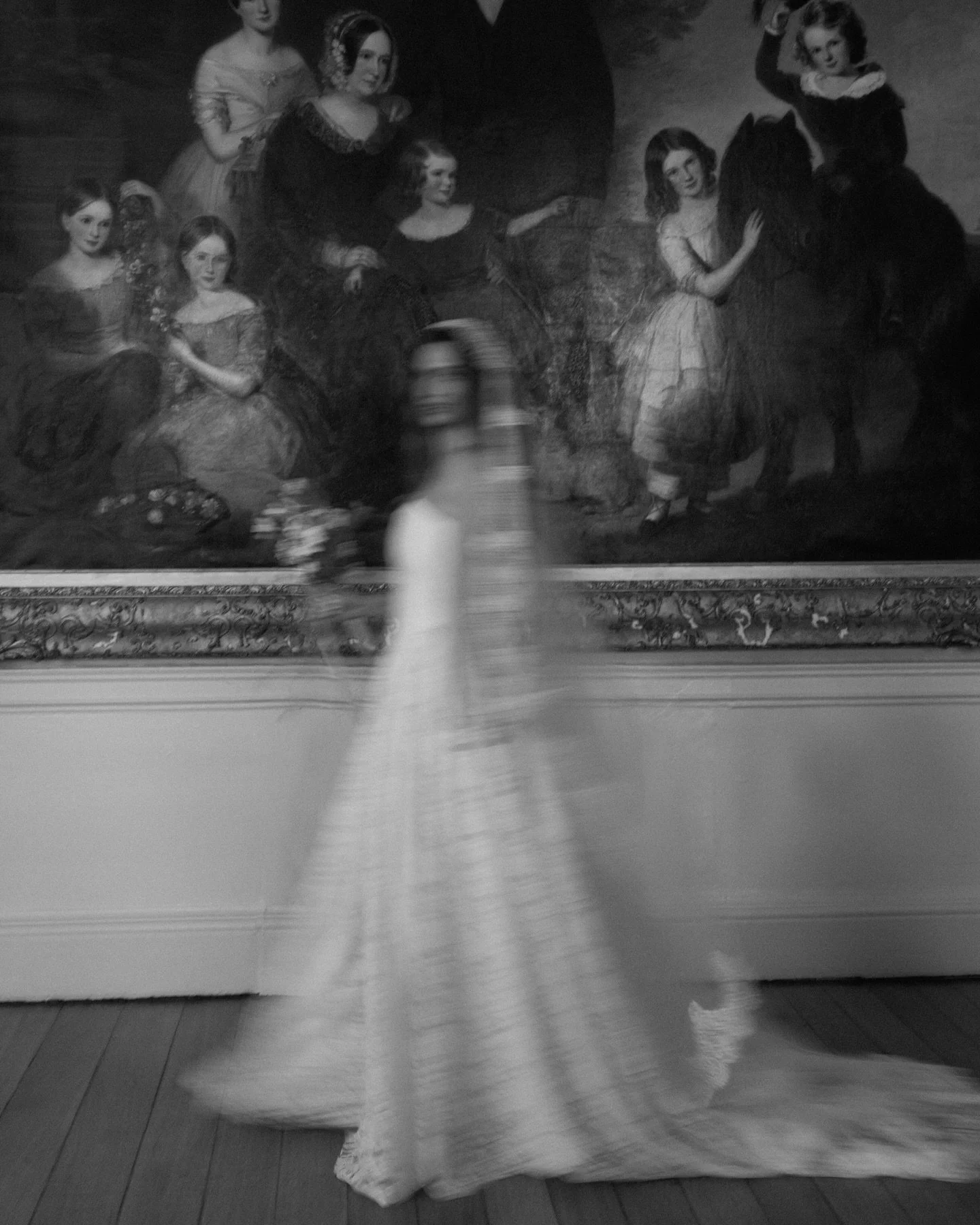 If you&rsquo;ve seen Wuthering Heights and you don&rsquo;t have this audio playing in your mind at all times of the day&hellip; Let me know how that&rsquo;s possible &hellip; asking for a friend! 👀

Photographer @daniellevictoriaphoto 
ALIGN by @fay