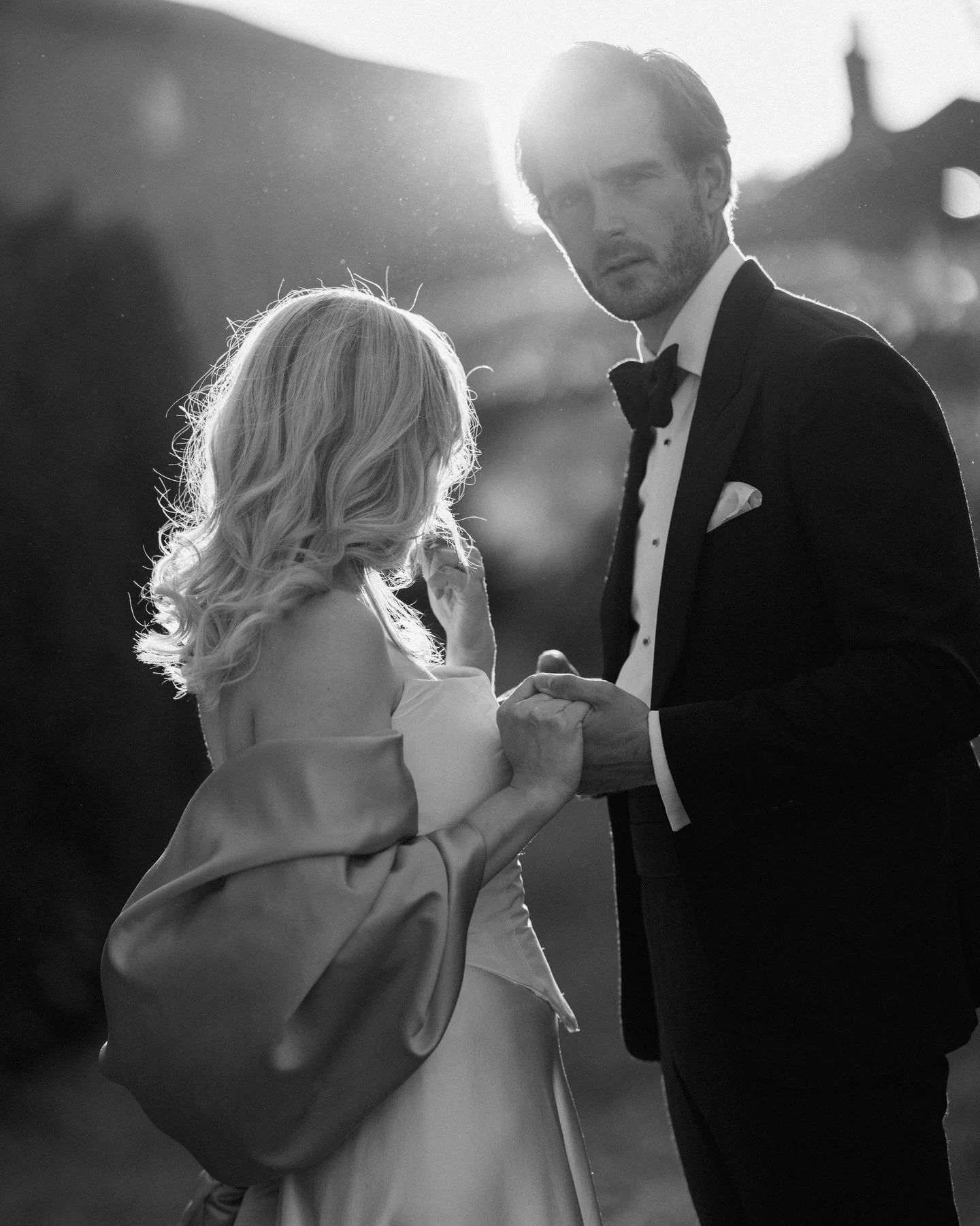 Daydreaming about warmer nights, and golden hours 🤩

Photographer @daniellevictoriaphoto 
ALIGN by @fayewildephotography 
planning + host @fayewildephotography 
styling + design @moseandweddings 
florals, design + installations @bybunchstudio @katyr