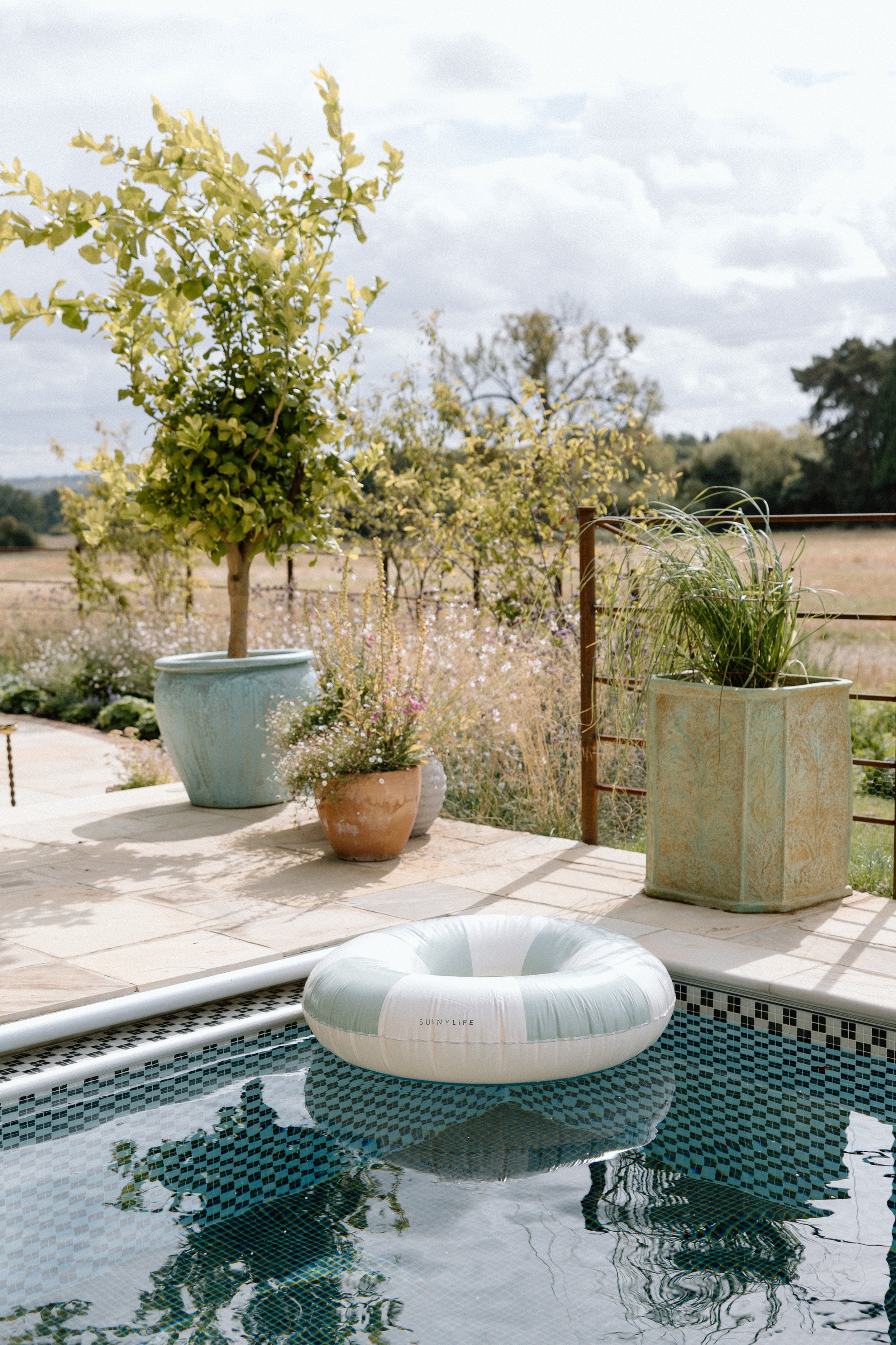 Kin House Wedding photographer, Kin House Pool-33.jpg