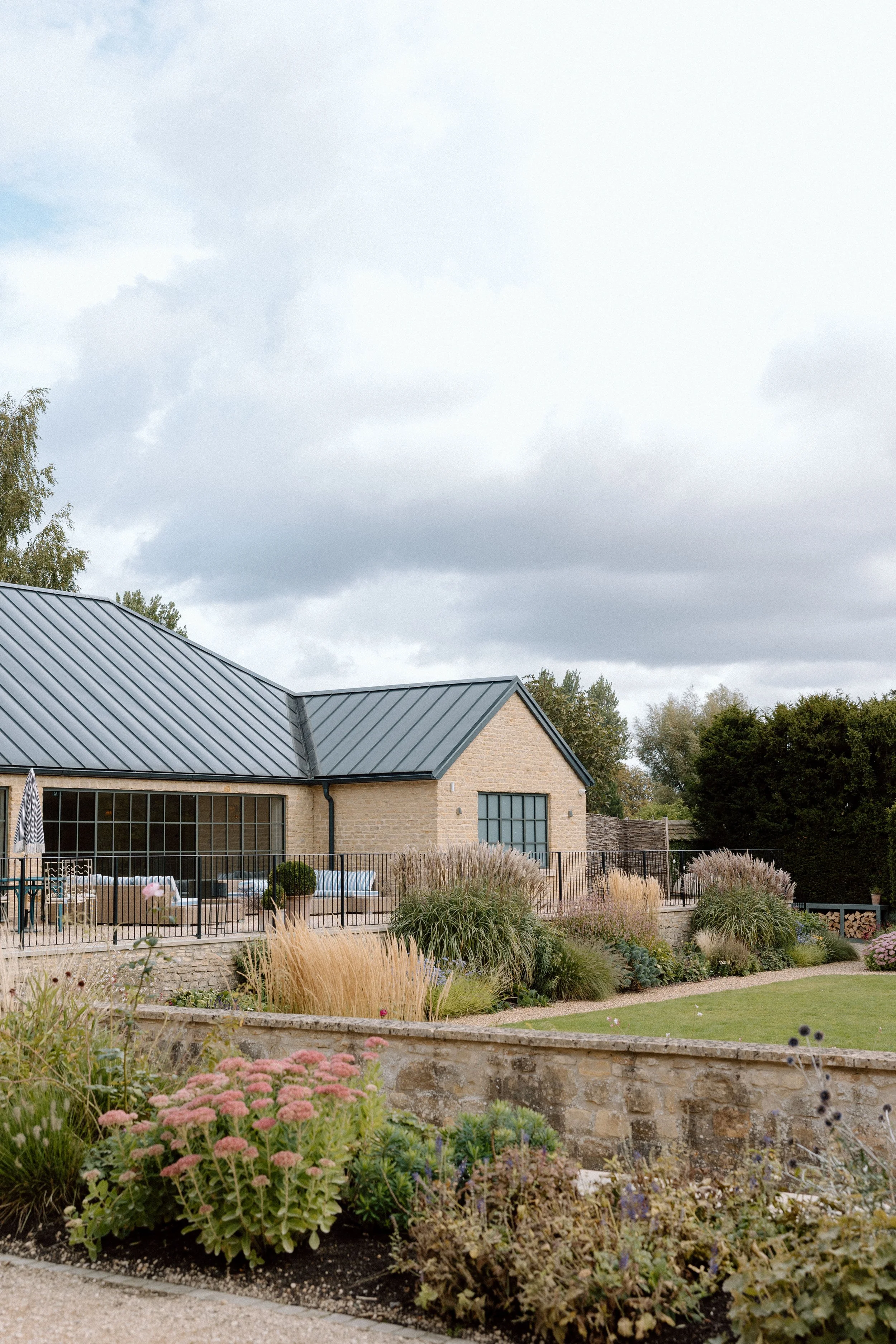 Kin House Wedding photographer, Kin House Pool-15.jpg