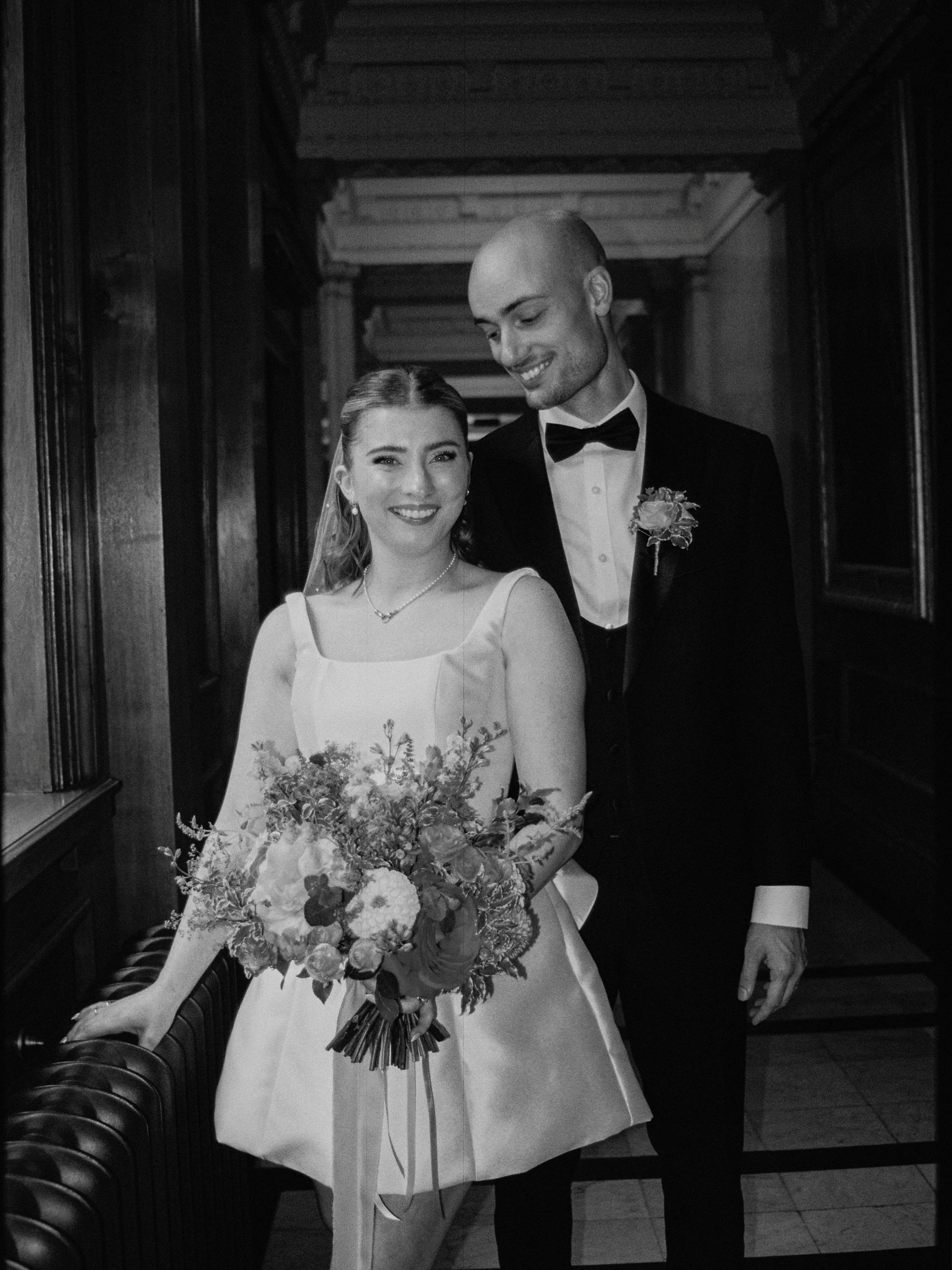 Capturing a summer wedding on 35mm film 🎞️ at the iconic Marylebone Town Hall!  Chic styling and pops of colour, Honor and Ryan&rsquo;s day was the perfect relaxed London city wedding! 

Photographer @daniellevictoriaphoto 
Venue @hotelmarylebone @a