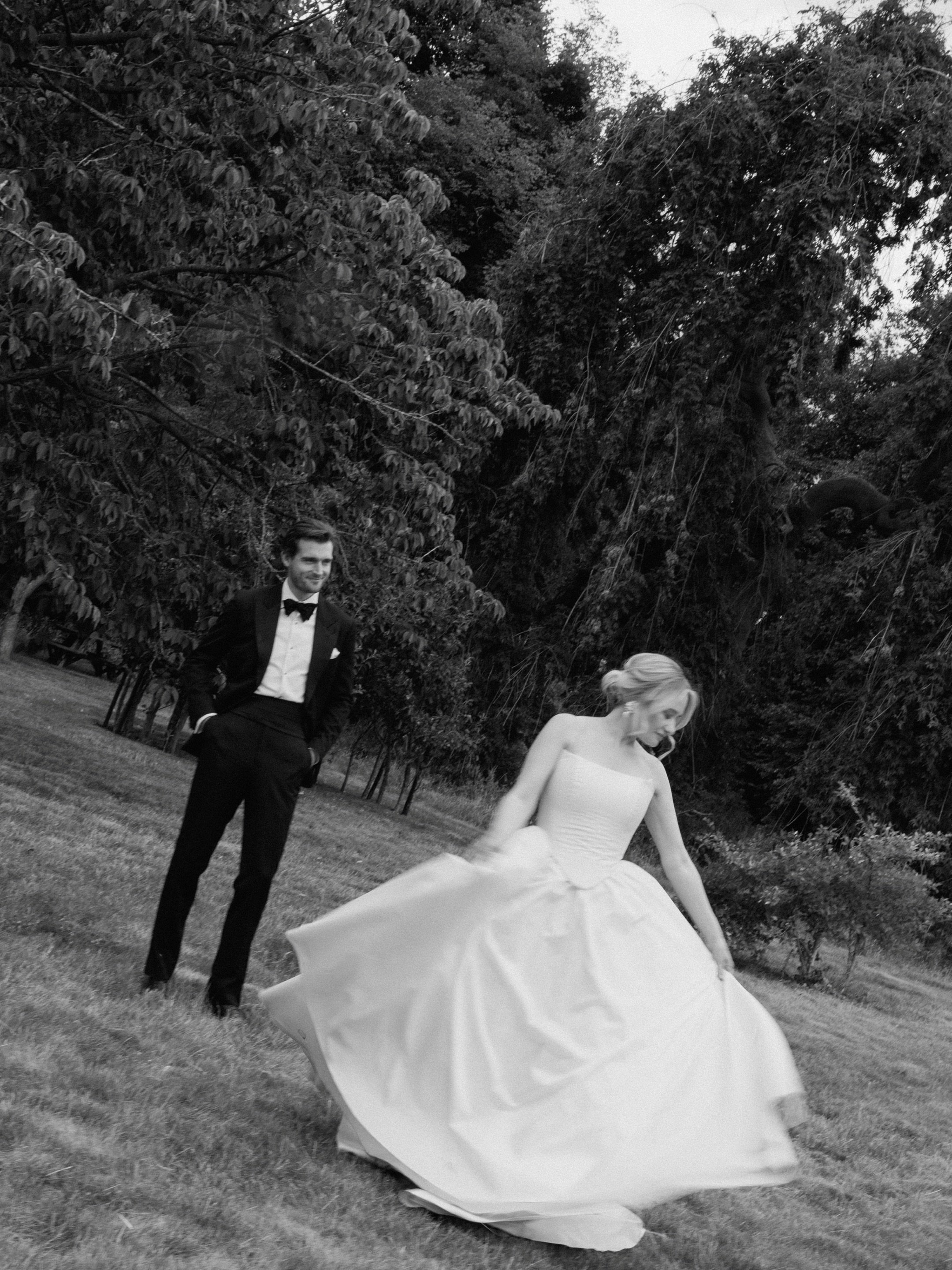 Hallelujah for summer days at Norwood Park 🖤

Taken on digital and film 🎞️ 

Photographer @daniellevictoriaphoto 
ALIGN by @fayewildephotography 
planning + host @fayewildephotography 
styling + design @moseandweddings 
florals, design + installati