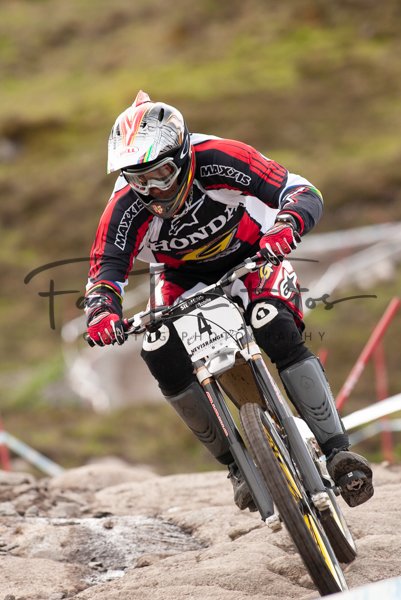 FW2004_777C8252.jpg