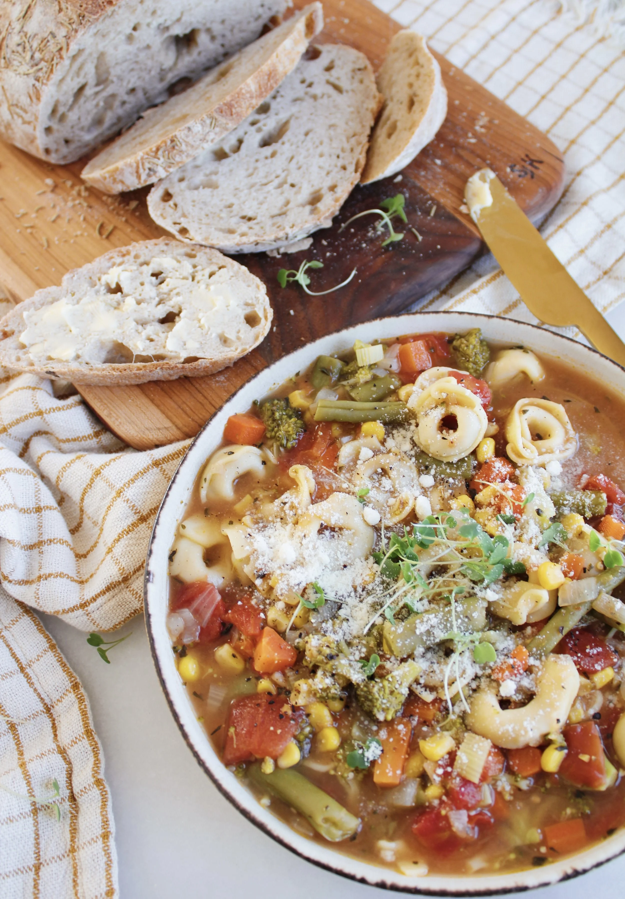 One-Pot Tortellini Vegetable Soup