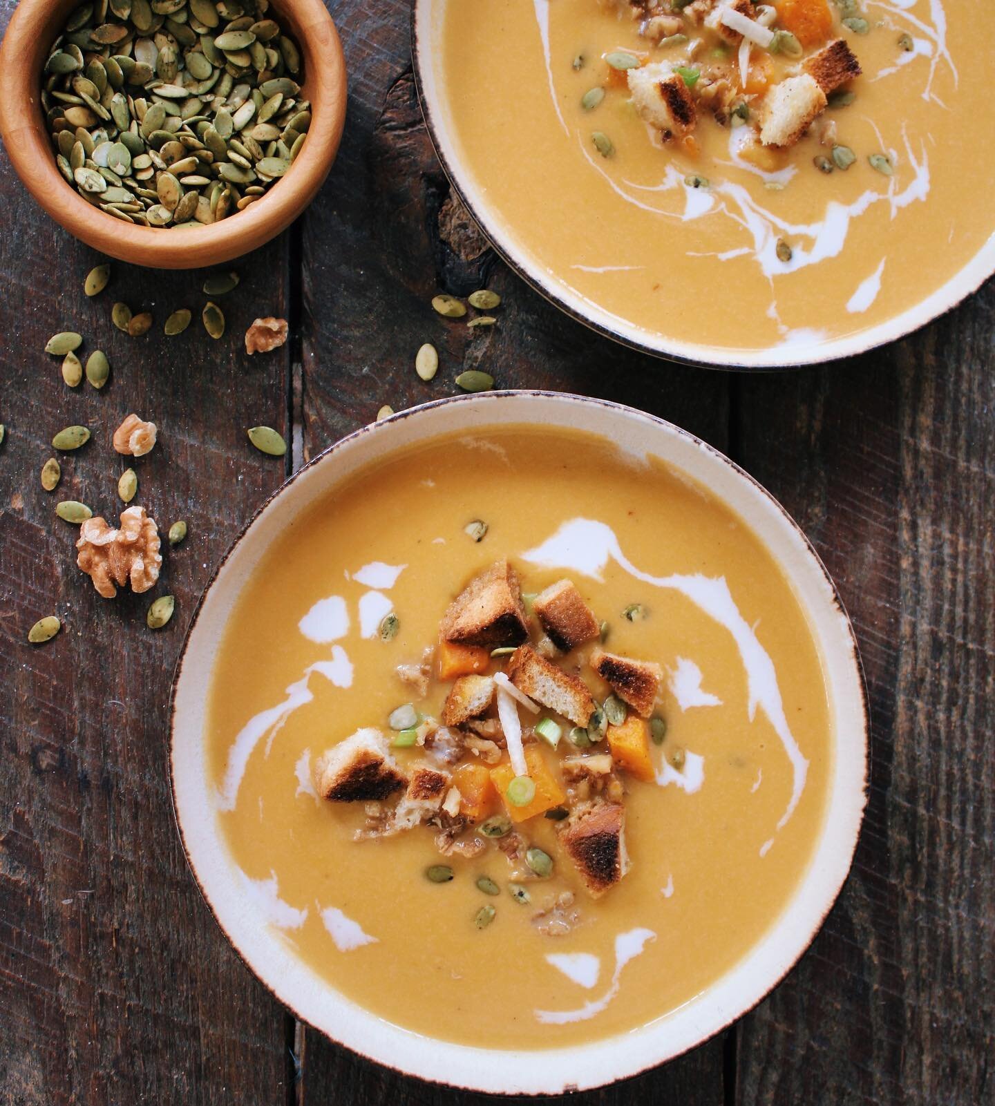 A cozy fall weekend recipe 🍂 this vegan butternut squash soup with cauliflower and coconut milk is so comforting 😍 it&rsquo;s super easy to prepare and has a flavorful kick with the cayenne pepper! Recipe below :)

Ingredients
&bull; 2 tablespoons 