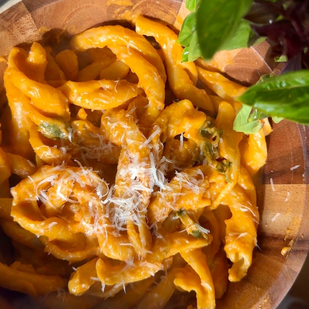 Creamy &amp; Spicy Tomato Basil Fusilli Capri 
