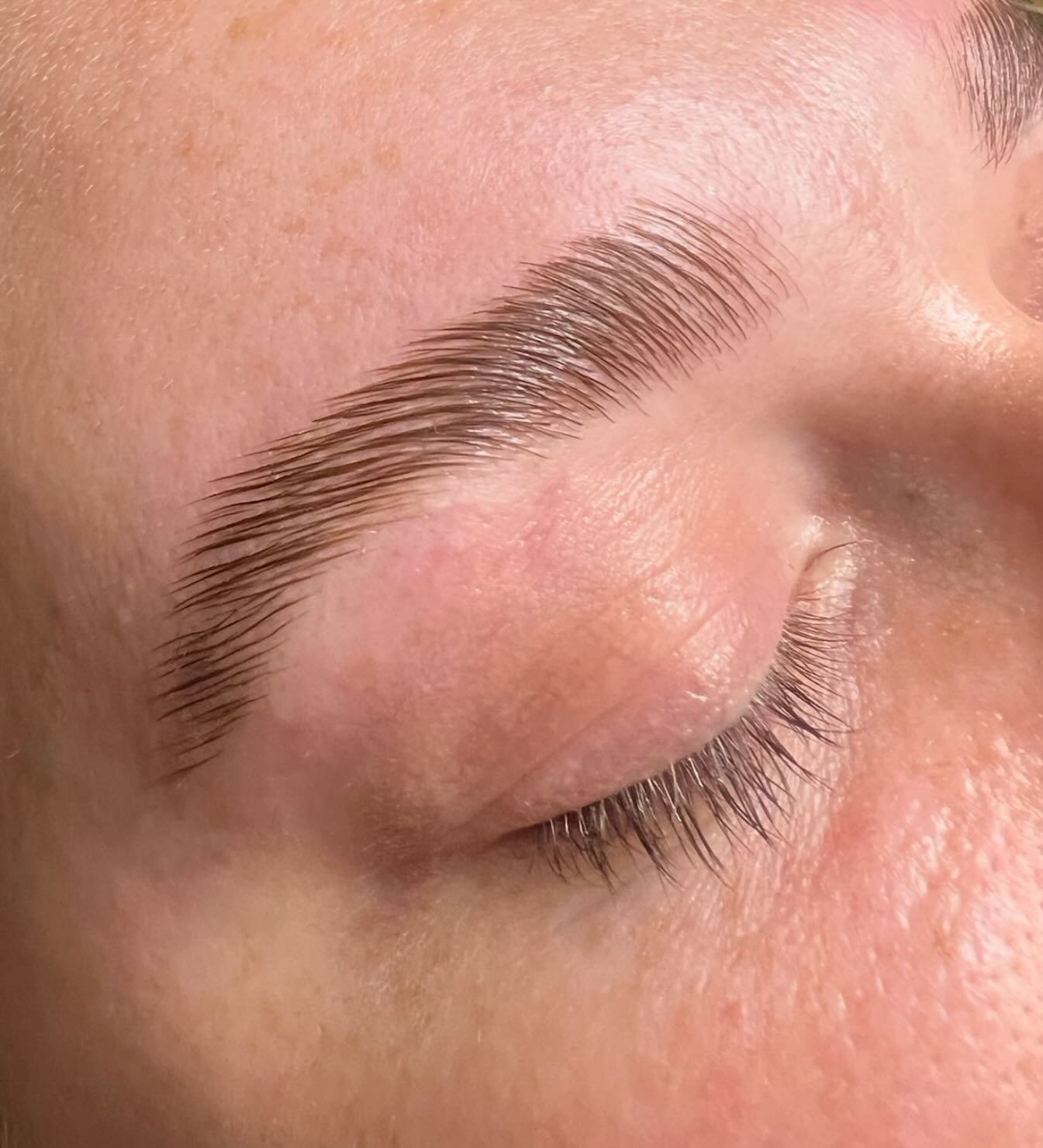 Brow lamination by Tianna✨ 

Want more defined or fuller looking eyebrows? Look no further. This treatment last up to 8 weeks. Say  goodbye to your eyebrow pencil🎉

Use the link in our bio to book an appointment!