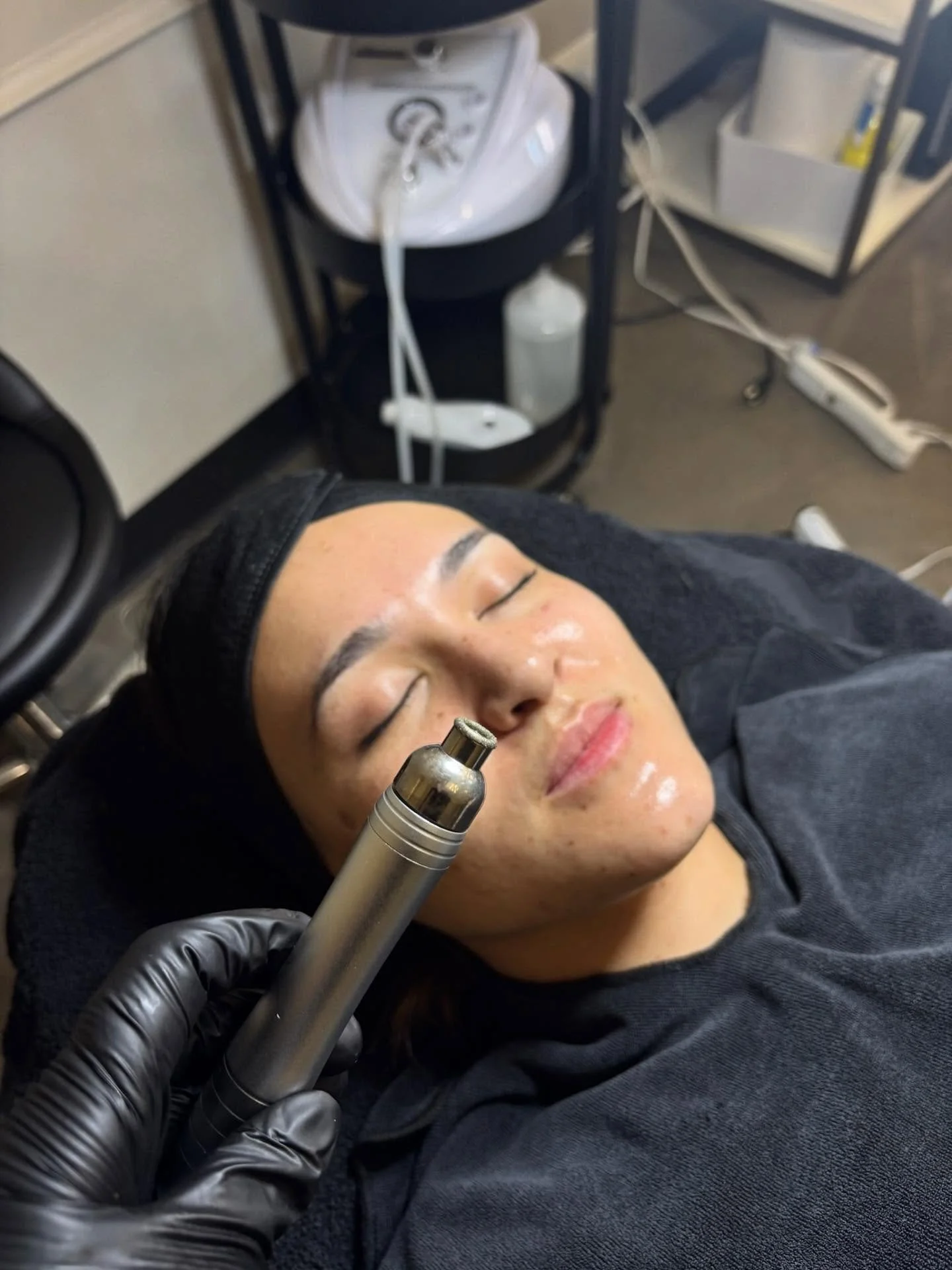 ✨ Say hello to fresh, glowing skin! ✨

Hydrodermabrasion is one of our favorite treatments because it:
💧 Deeply cleanses &amp; exfoliates
🌿 Infuses nourishing serums
🔄 Boosts circulation &amp; cell renewal
🧼 Clears out pores &amp; impurities
🪞 L