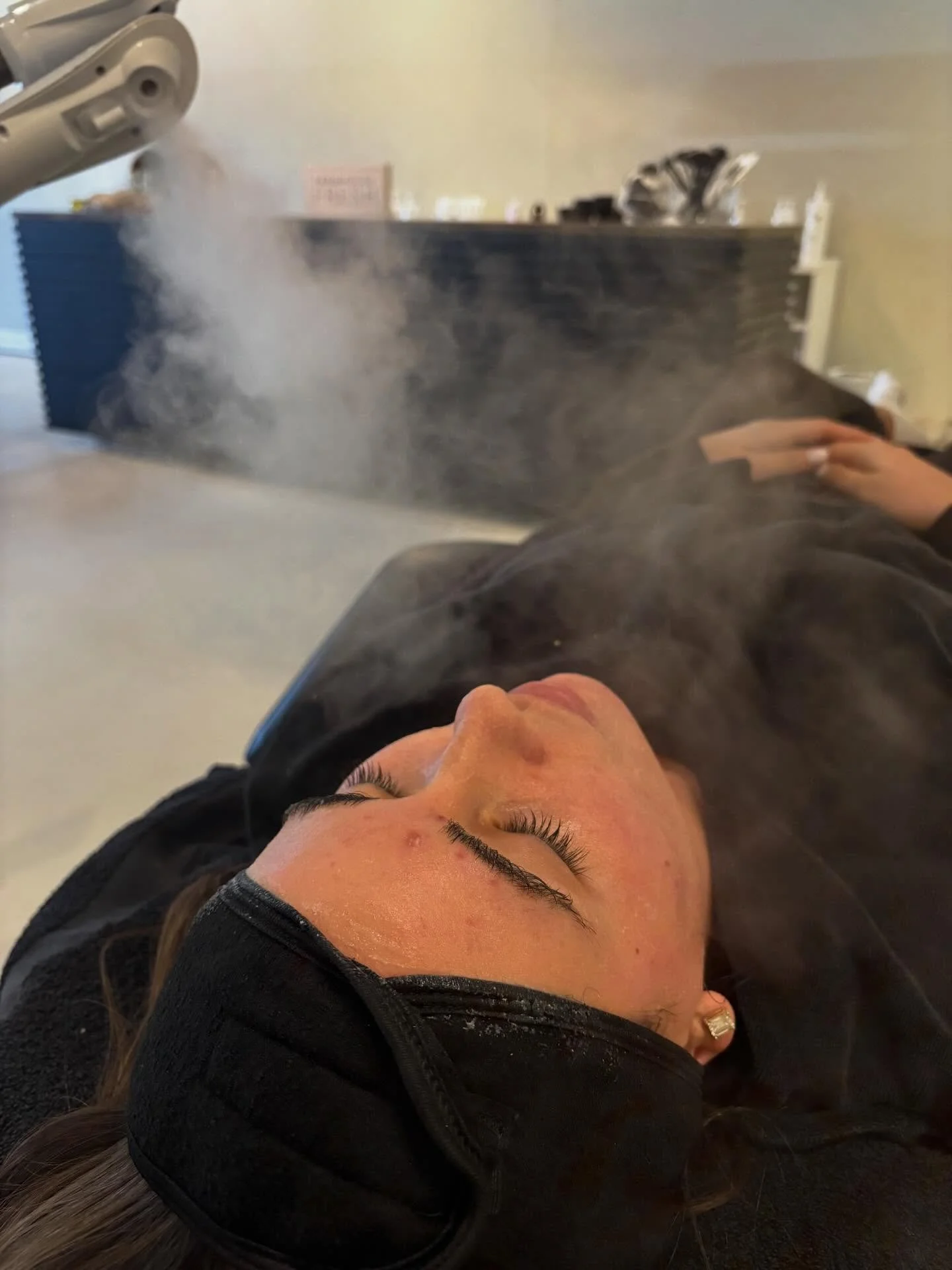 Winter skin&rsquo;s favorite combo &mdash; enzyme + steam ❄️ 

#circadia #farmhousefresh #salon #spa #esthetician #esthetics #facial #holidayfacial