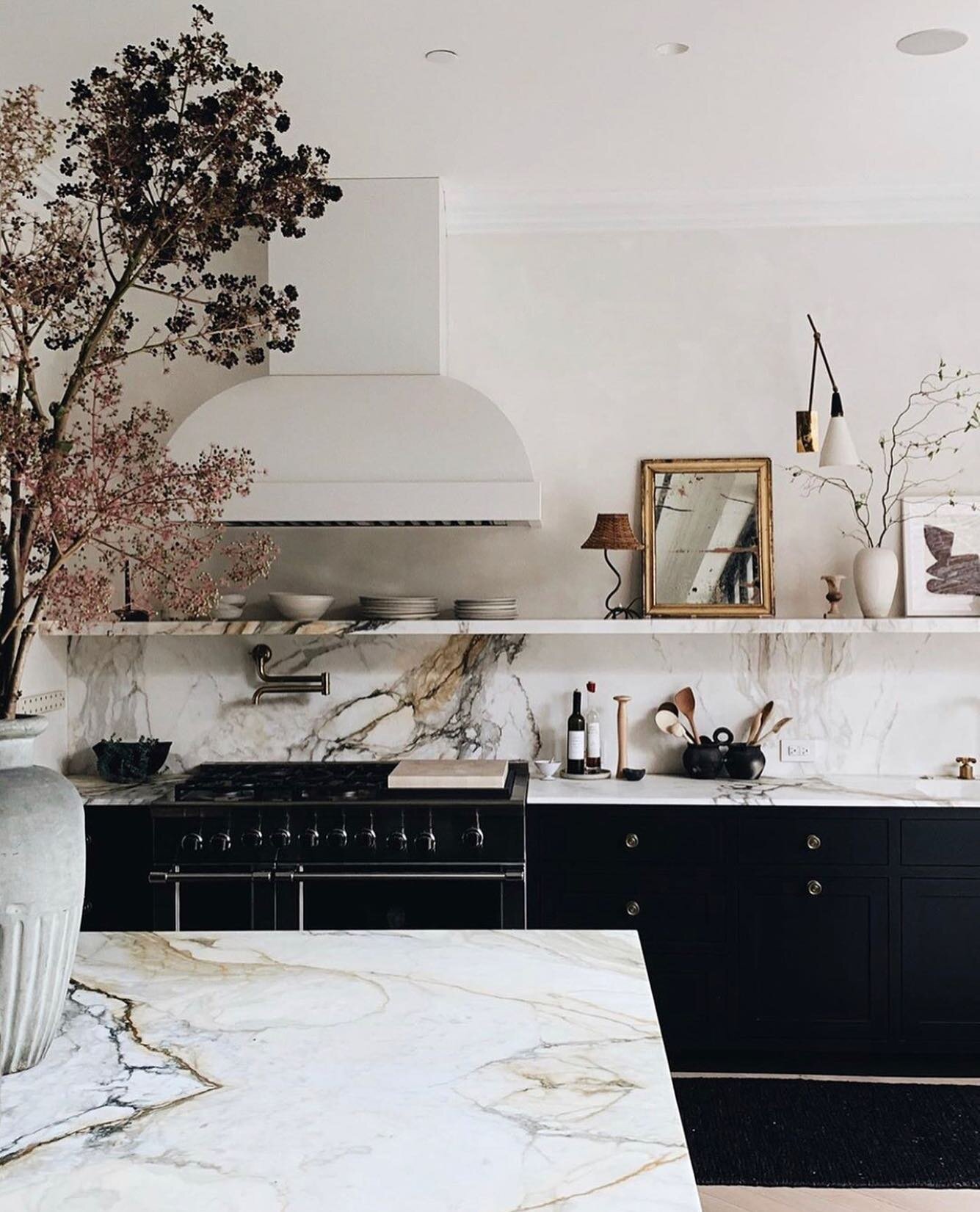 COOL WHIP: We wouldn't mind spending all of autumn tucked away in this chic kitchen baking pies, cookies, bread, and more. We love the kitchen&rsquo;s black + white palette and clean design decked out with Calcutta marble. What detail is your favorit