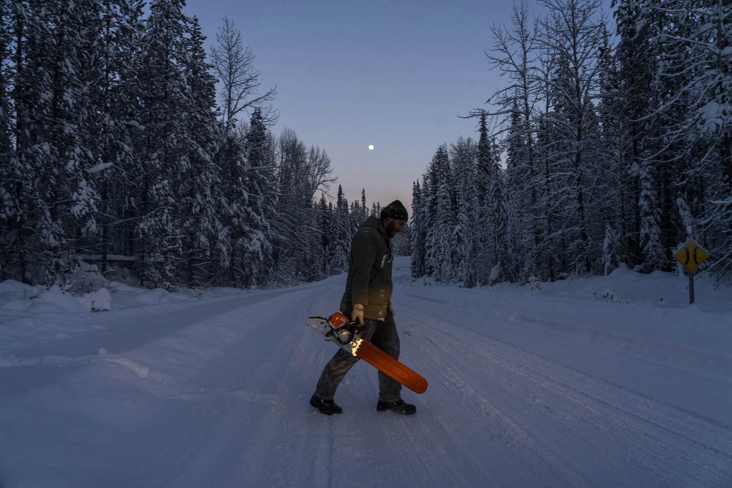  Supporters of the Wet’suwet’en nation cut trees to use for a canvas tent at the support camp on kilometre marker 40 near Houston, B.C., January 8, 2020. Earlier this week eight Wet;suwet’en Nation hereditary chiefs endorsed a letter evicting CGL fro