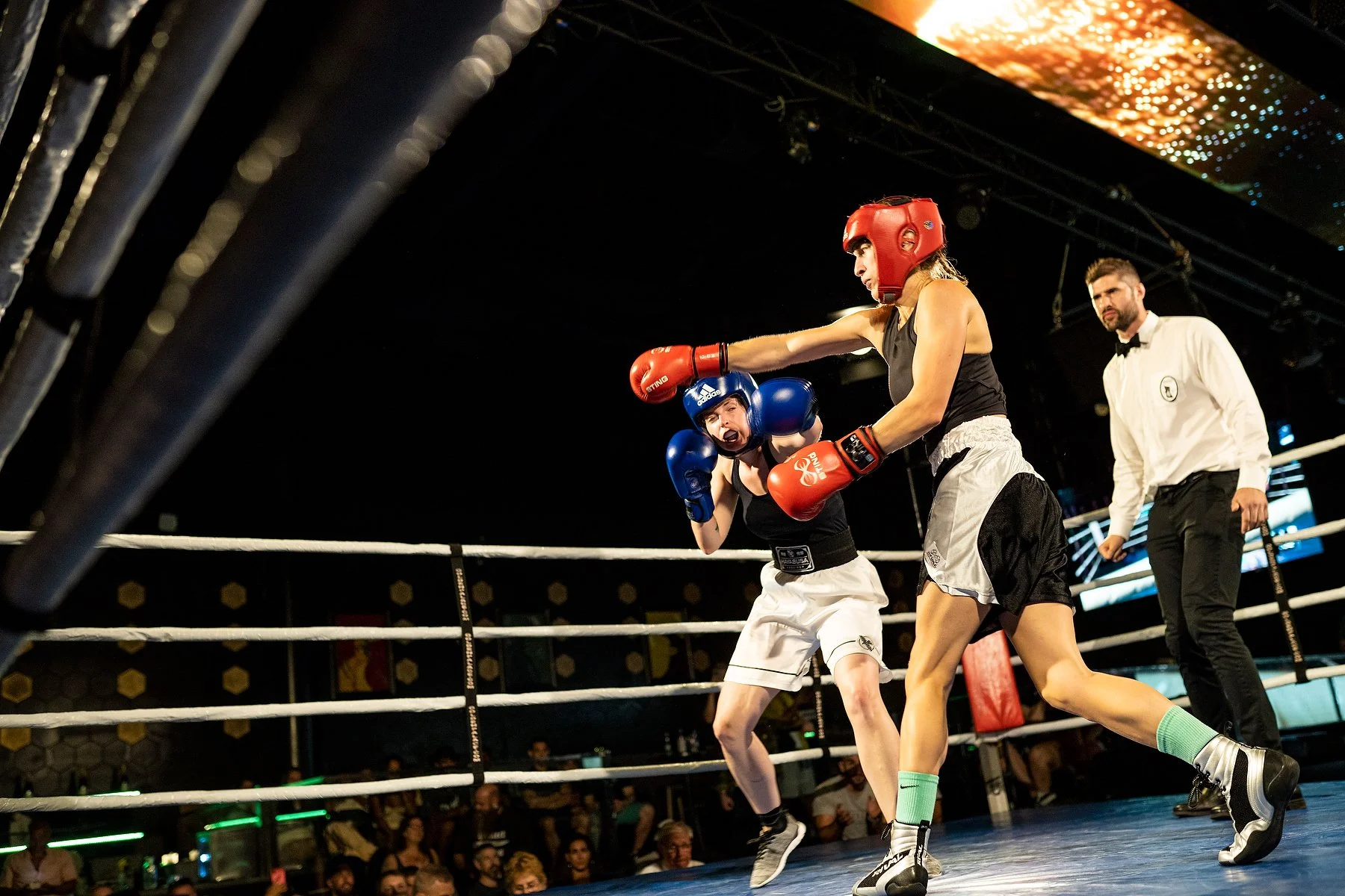  Brnice Lowe, who works at the restaurant Brasserie Coquette, and Christina Kennett, who works with Surrey Fire, compete in the 10th annual Restaurant Rumble organized by the Aprons for Globes Boxing Association in Vancouver, B.C., on August 25, 20