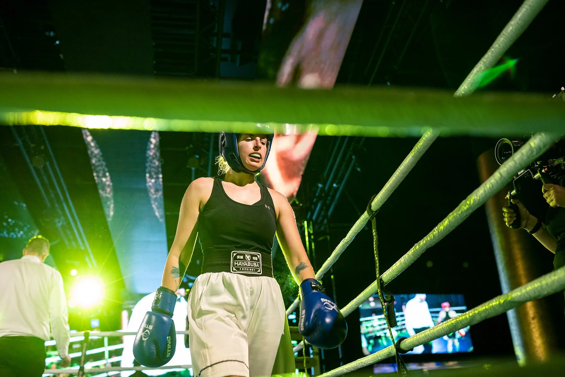  Brnice Lowe, who works at the restaurant Brasserie Coquette, walks back to her corner during her fight in the 10th annual Restaurant Rumble organized by the Aprons for Globes Boxing Association in Vancouver, B.C., on August 25, 2022. The fundraise